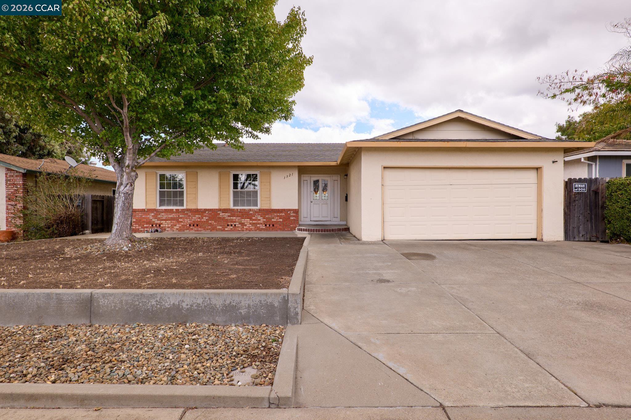 1321 Aster Dr — photo