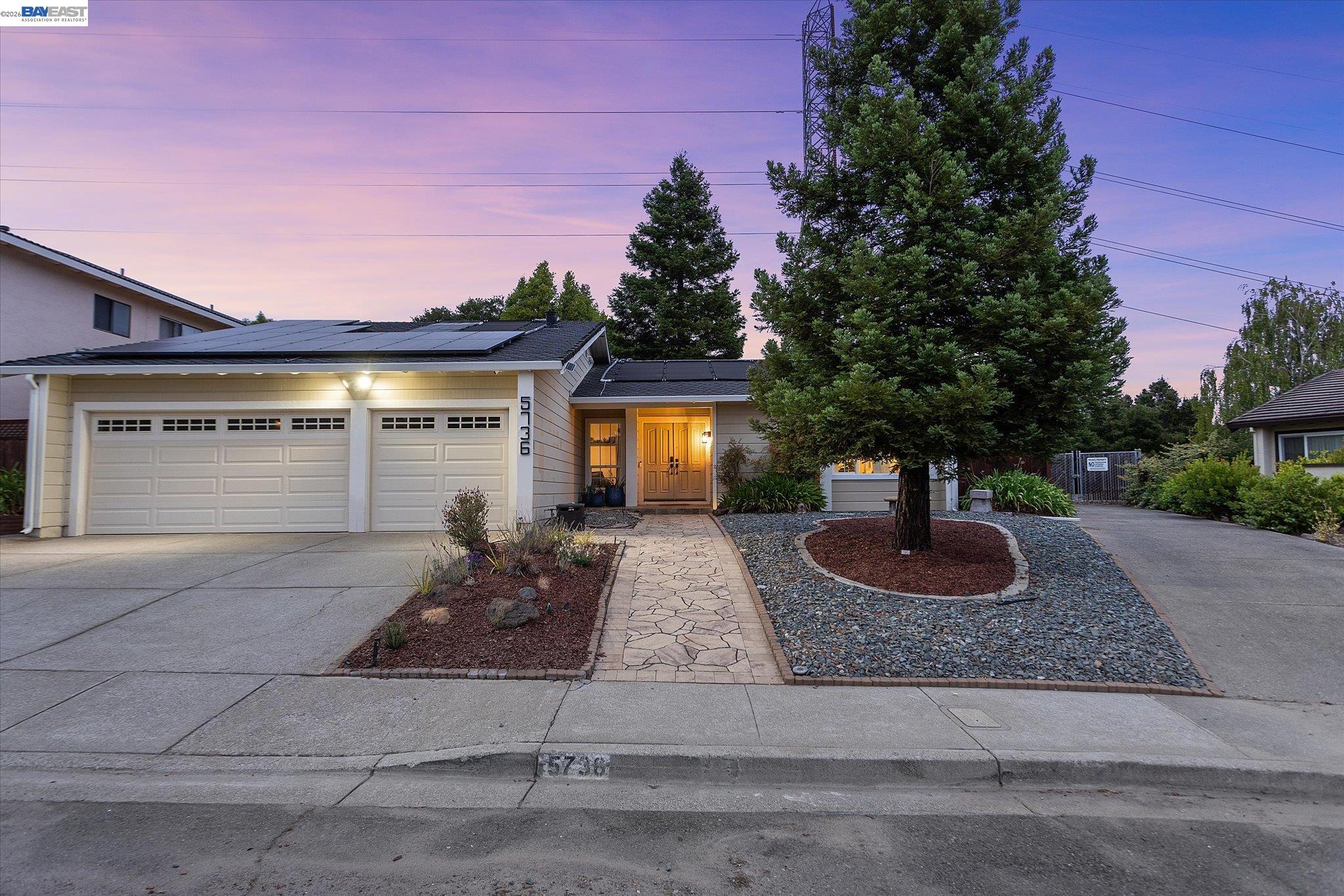 5736 Medallion Ct — photo