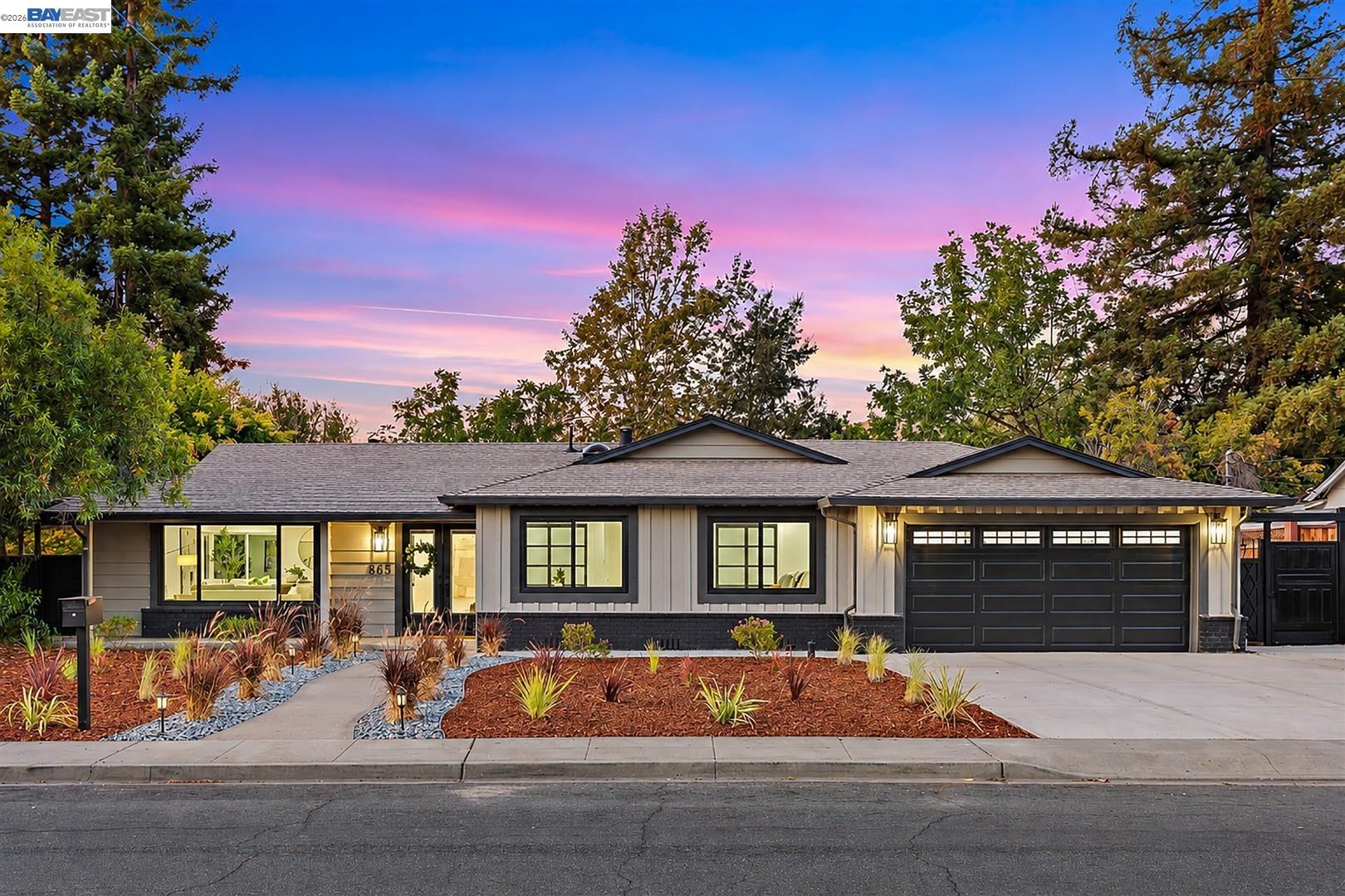 865 Kensington Dr — photo