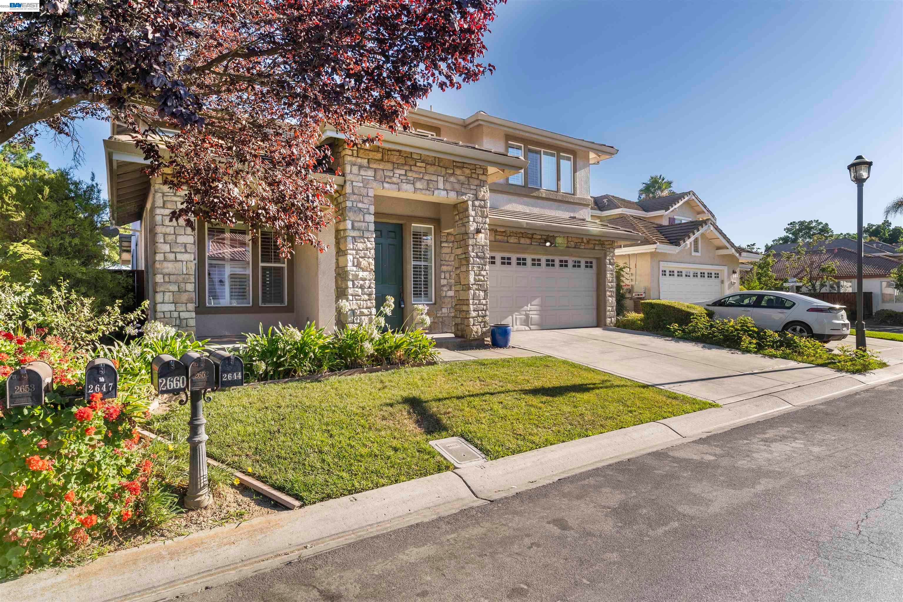 2652 Crescent Way — photo