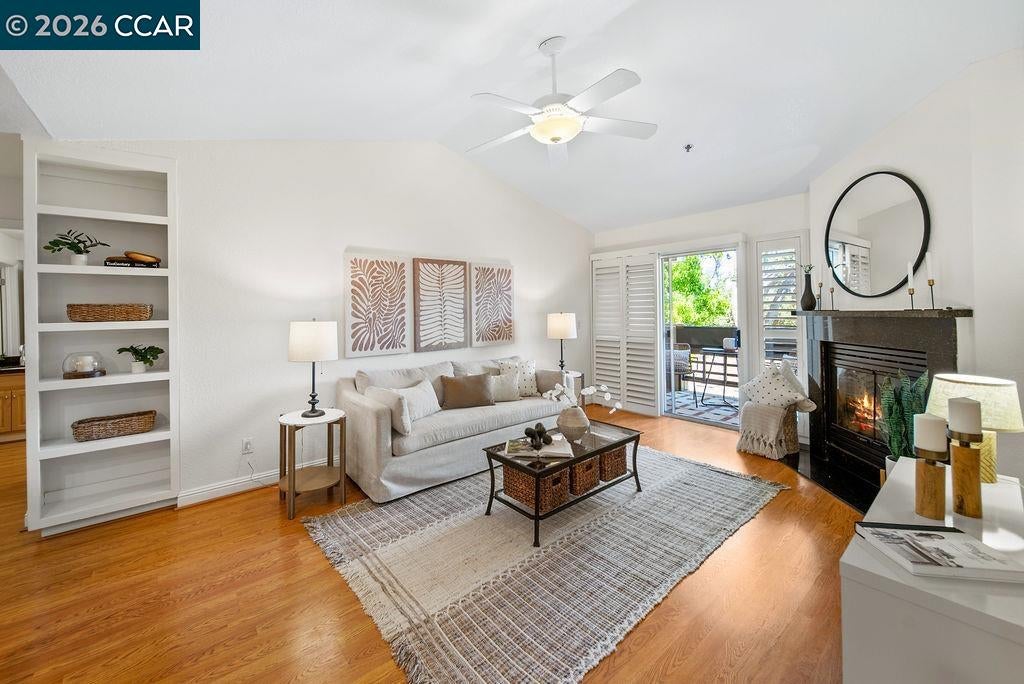 2530 Oak Rd 303 — photo