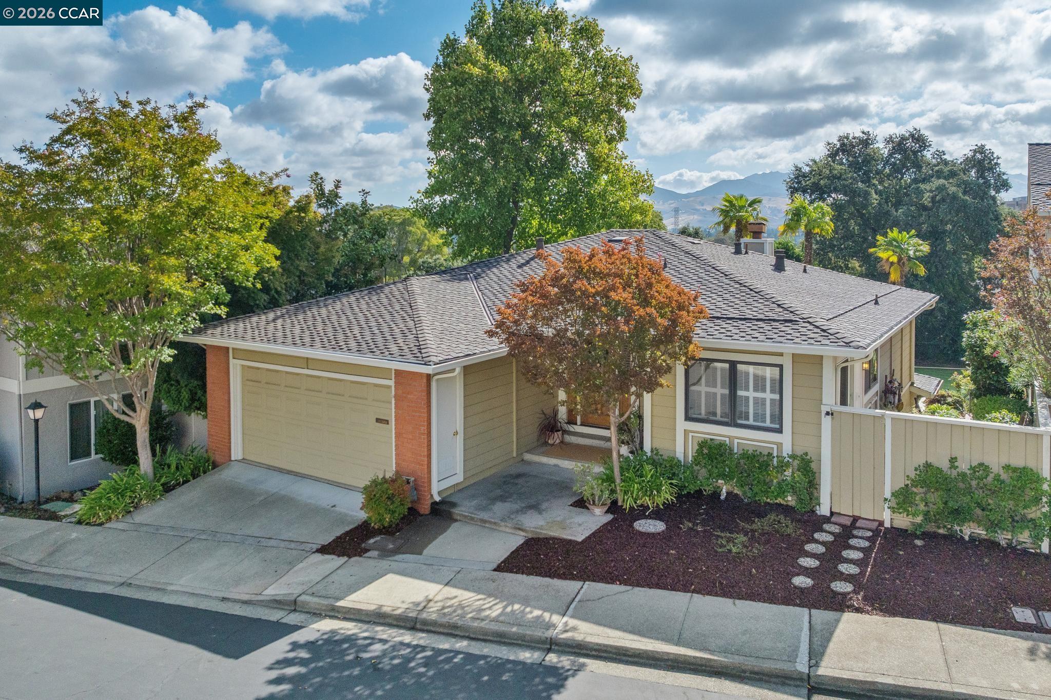 1652 Siskiyou Dr — photo