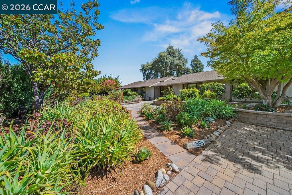 555 Kismet Ct — photo