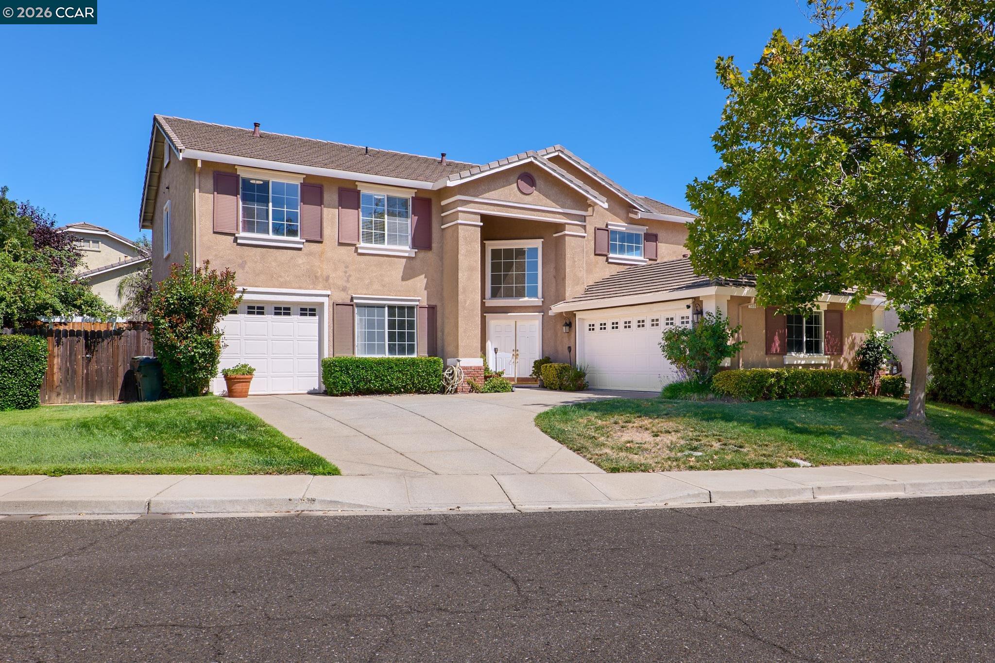 1315 Oak Crest Way — photo