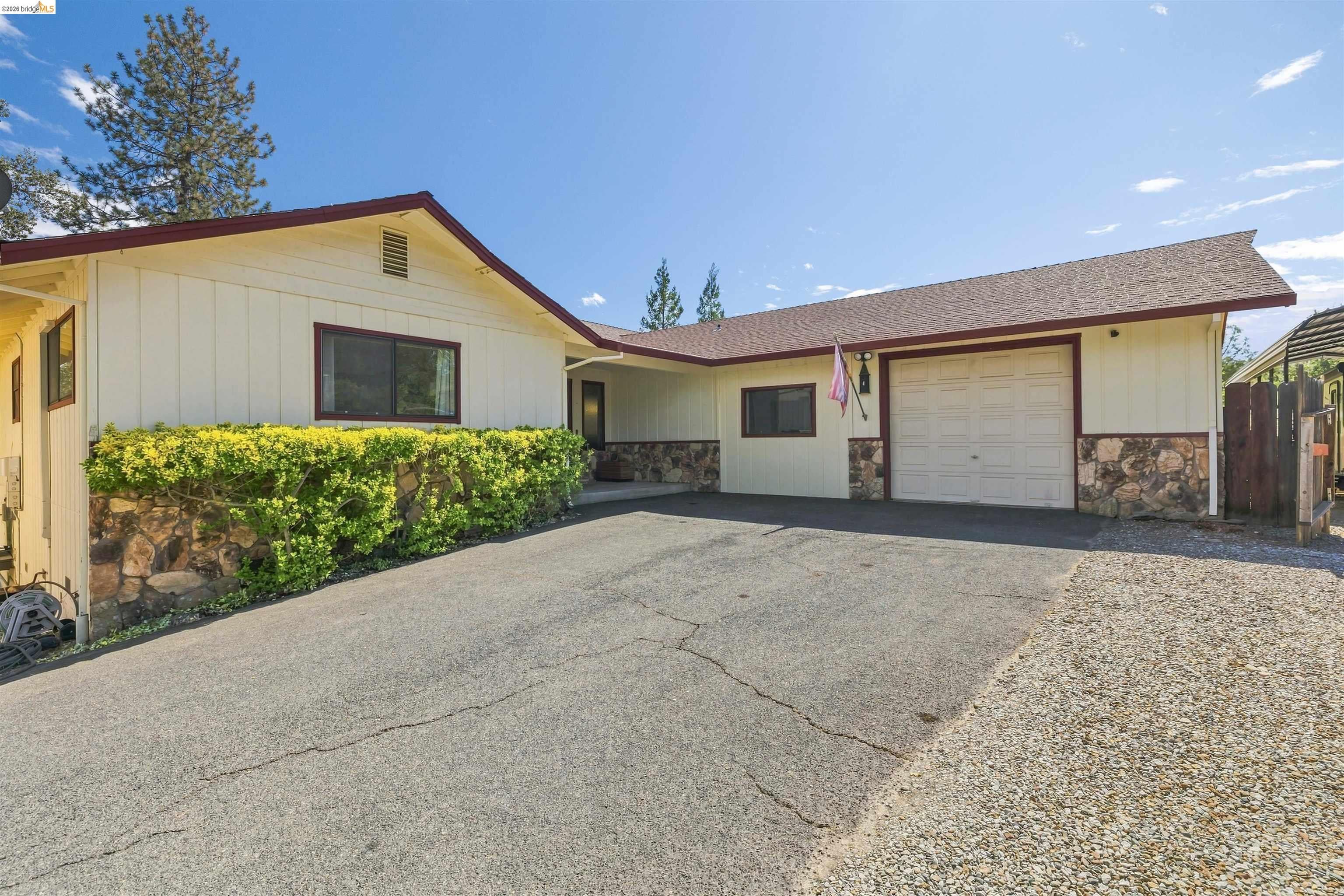 1240 Suzanne Dr — photo