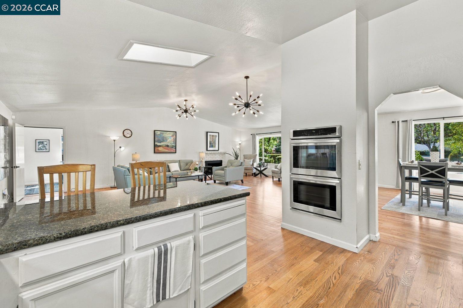 101 Hope Ln — photo
