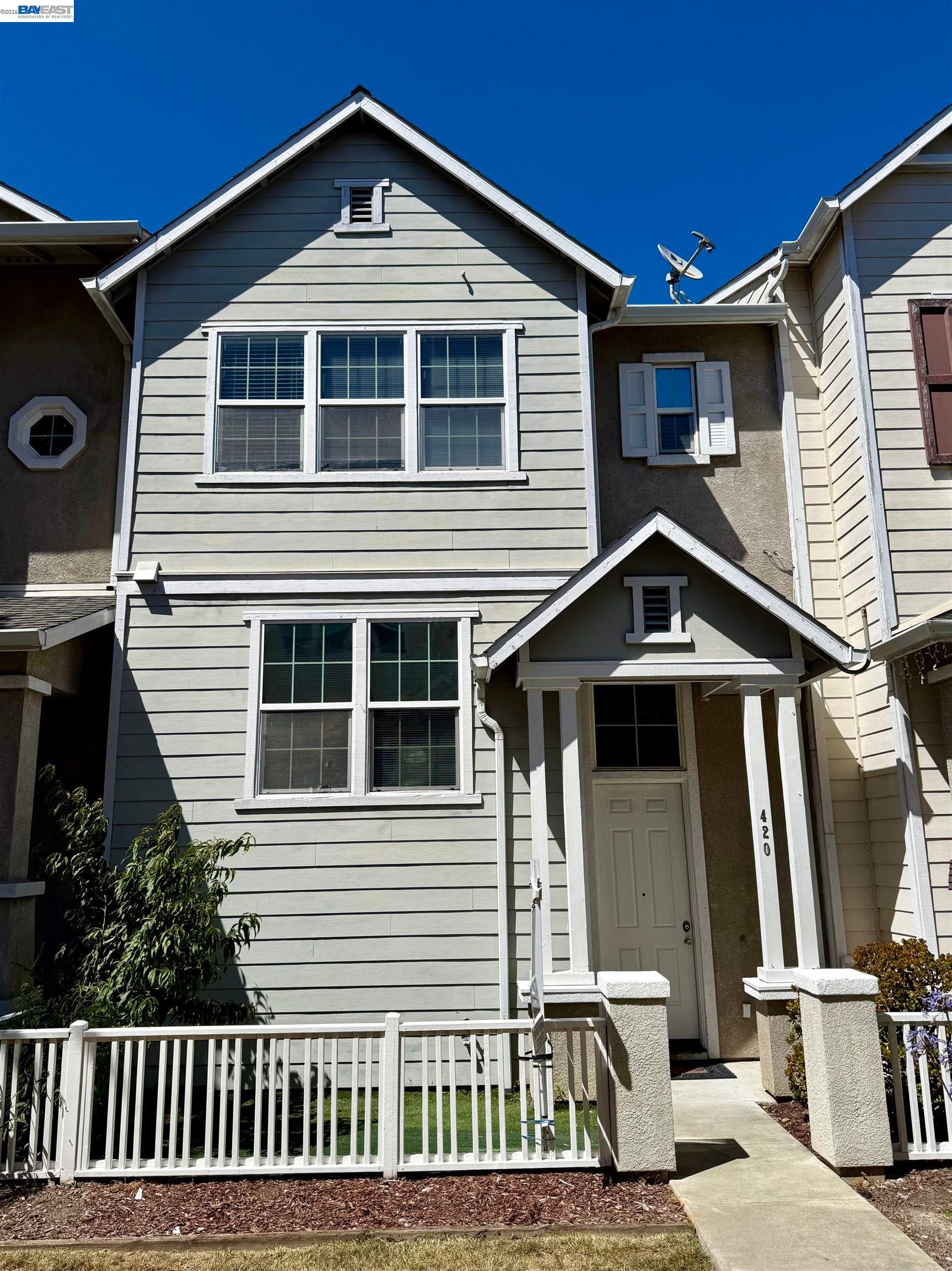 420 Summer Ln — photo