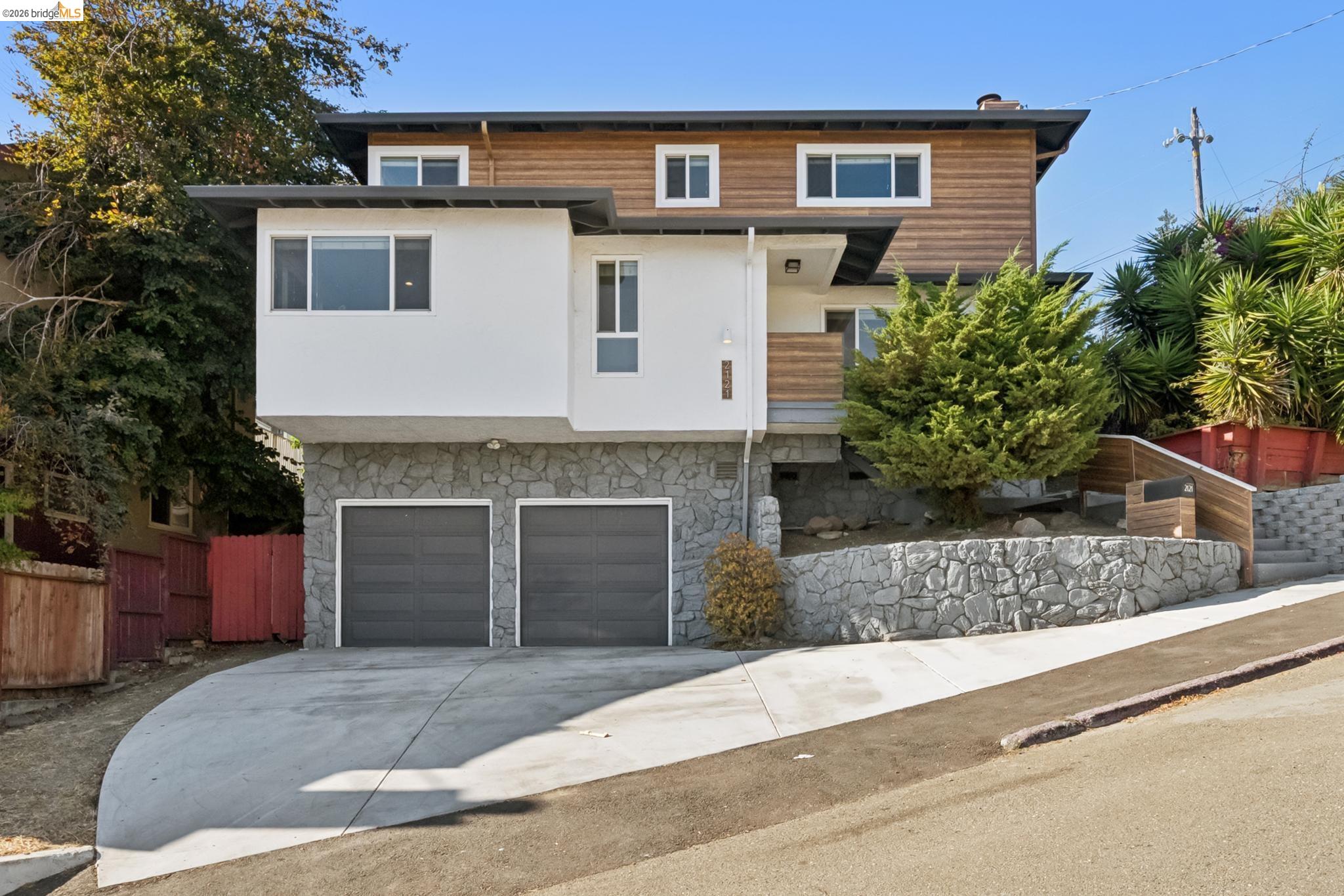 2121 166th Ave — photo