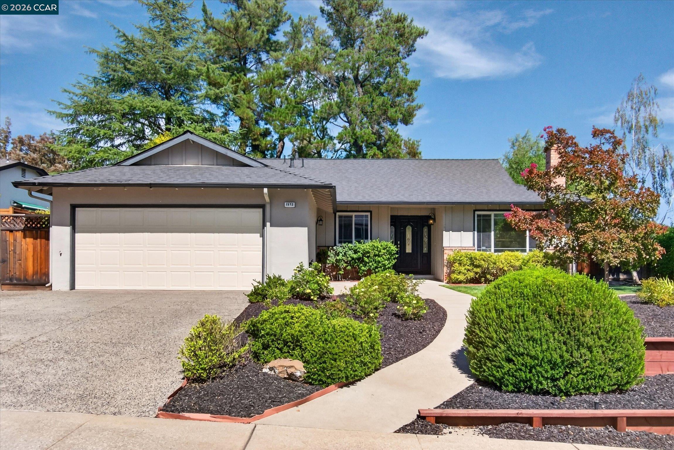1572 Fieldcrest Dr — photo