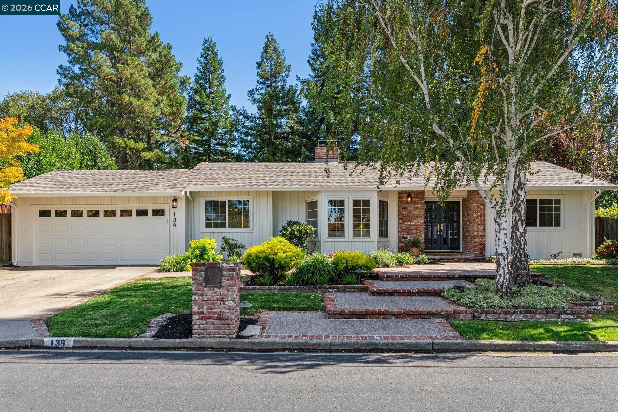 139 Hodges Dr — photo