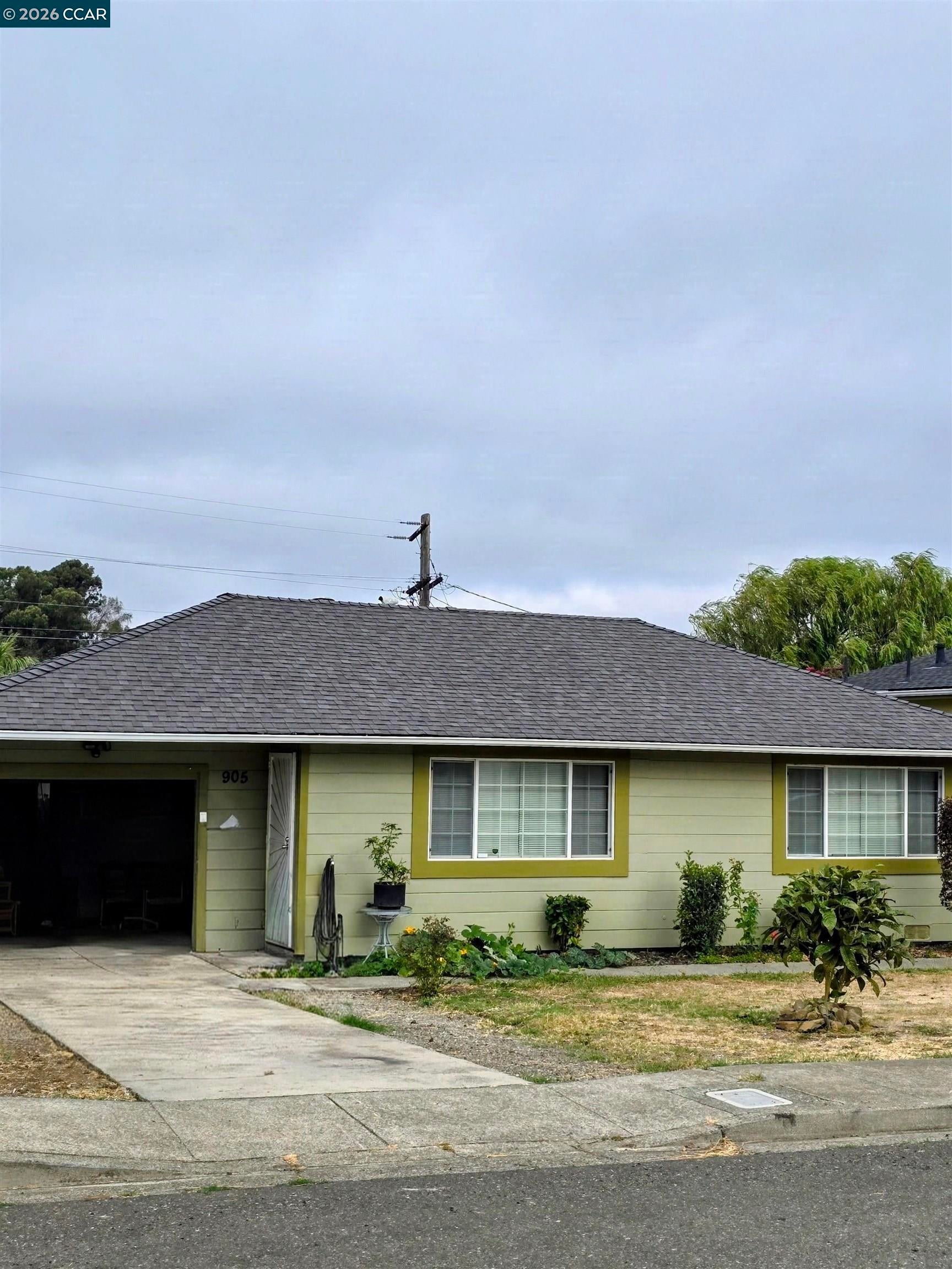 905 Pine St — photo