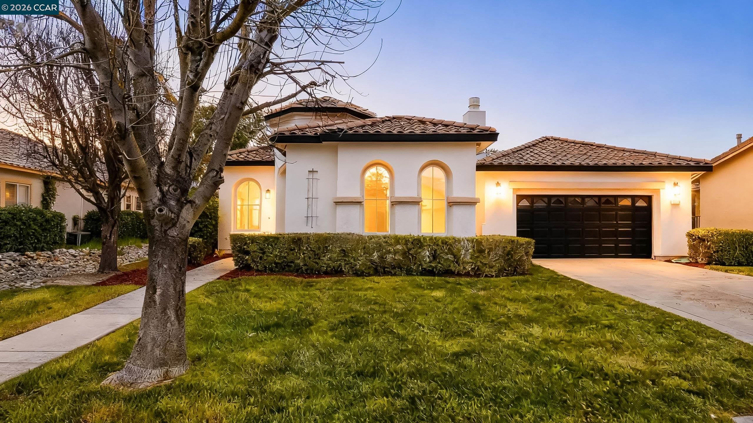 175 Oakridge Way — photo