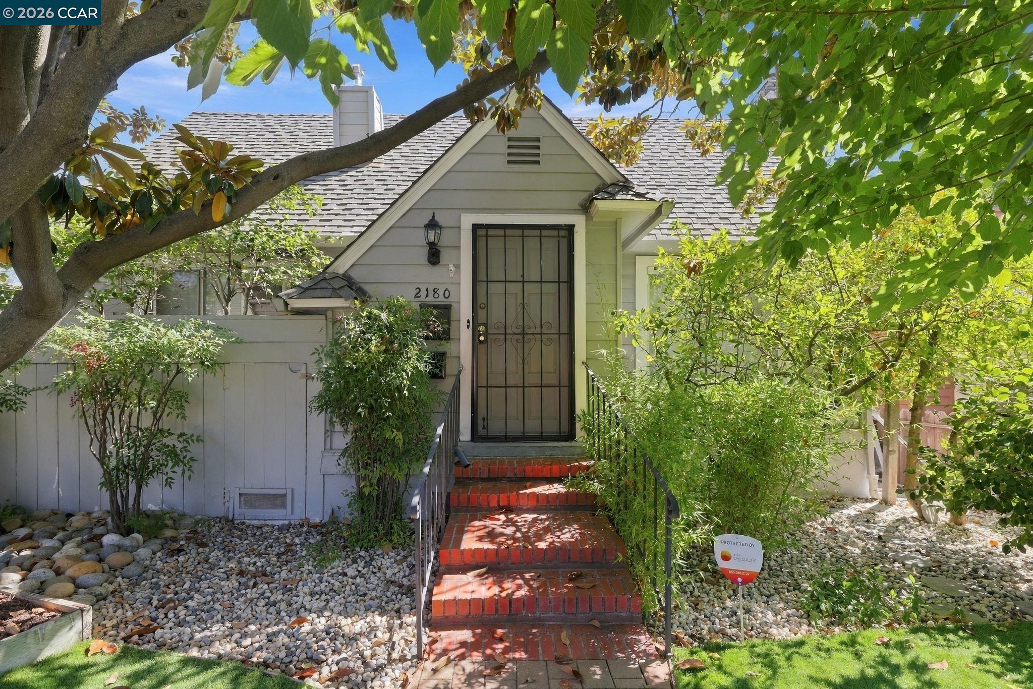 2180 Hillside Ave — photo