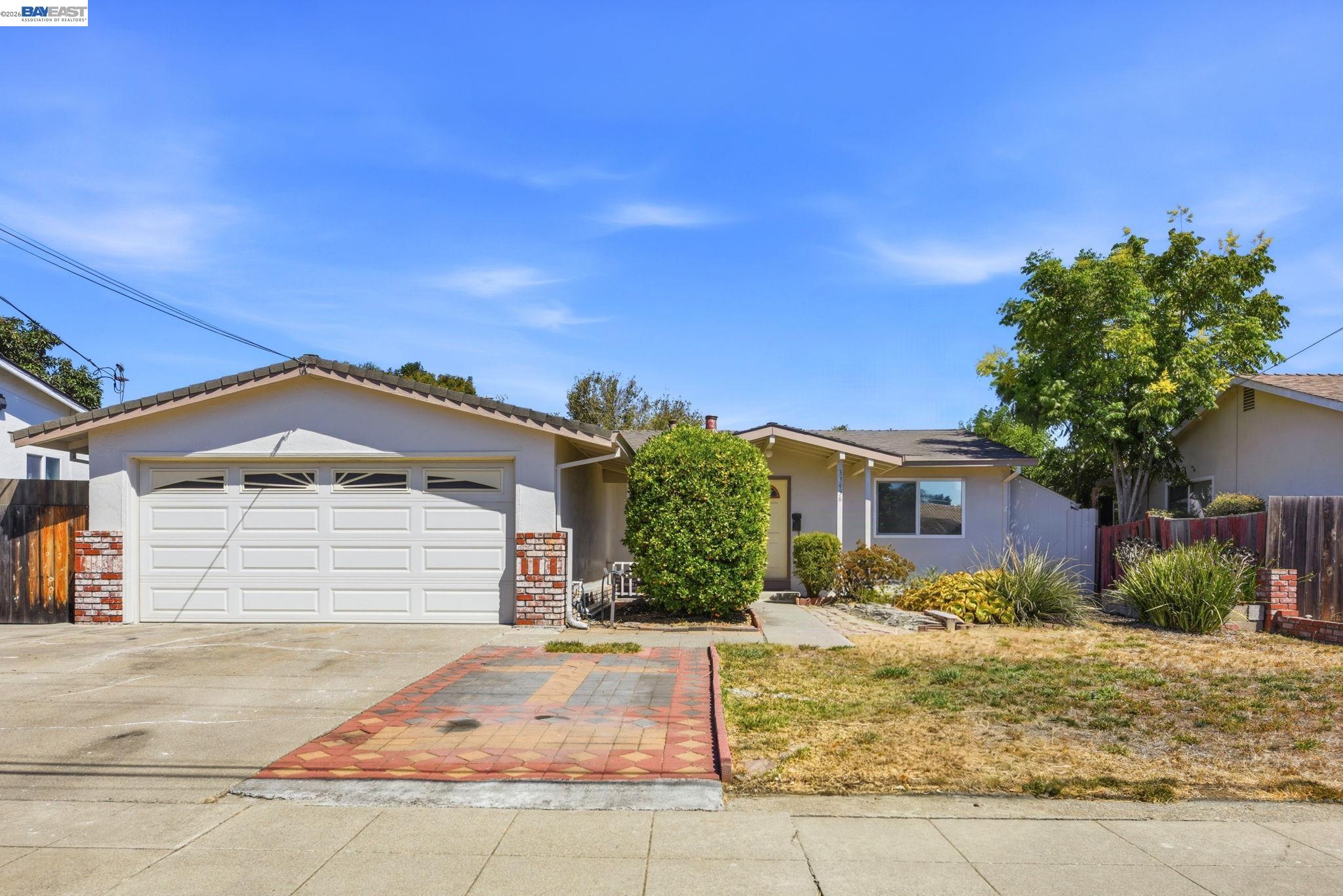 33438 University Dr — photo