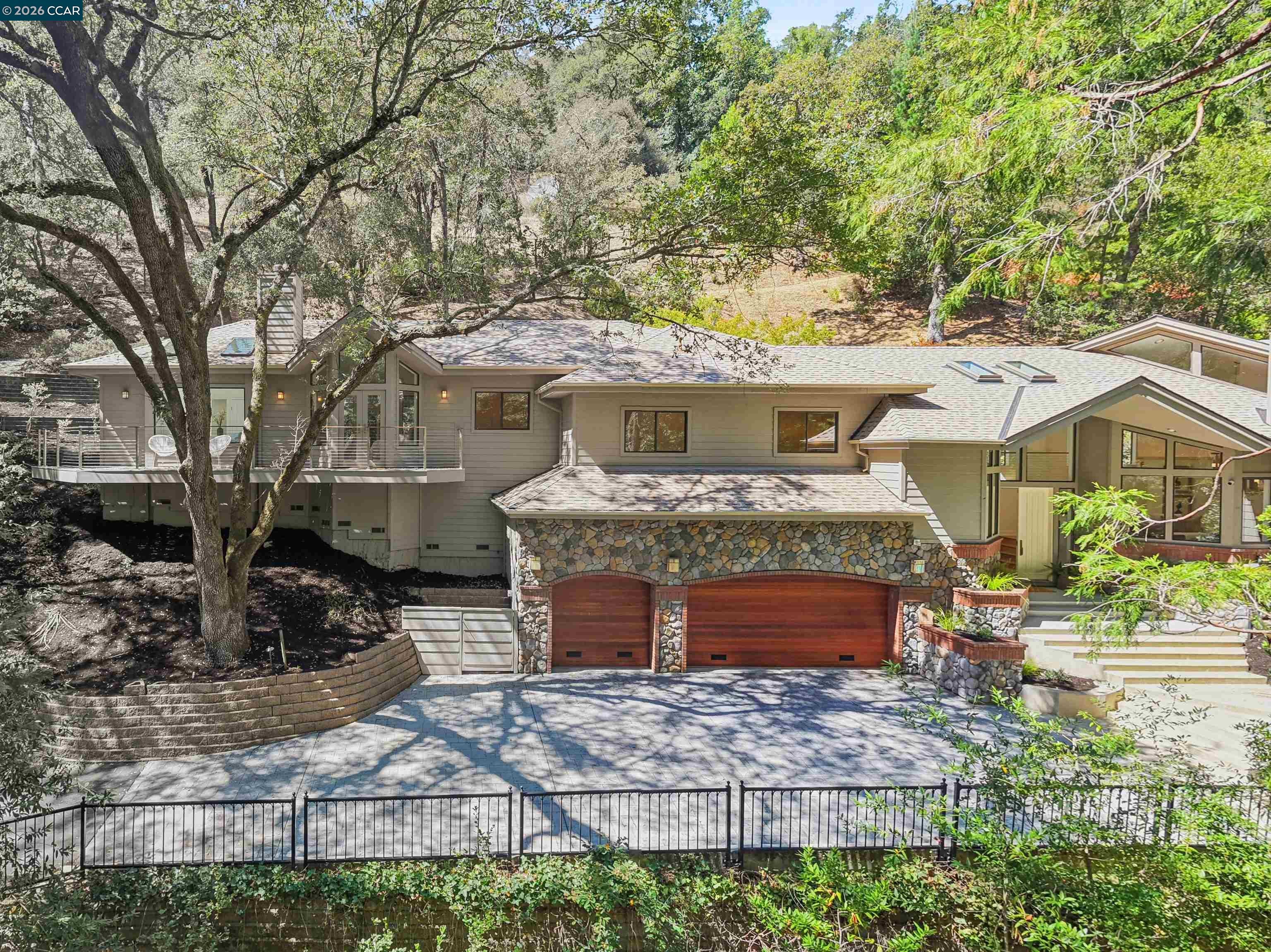 11 Redwood Cir — photo