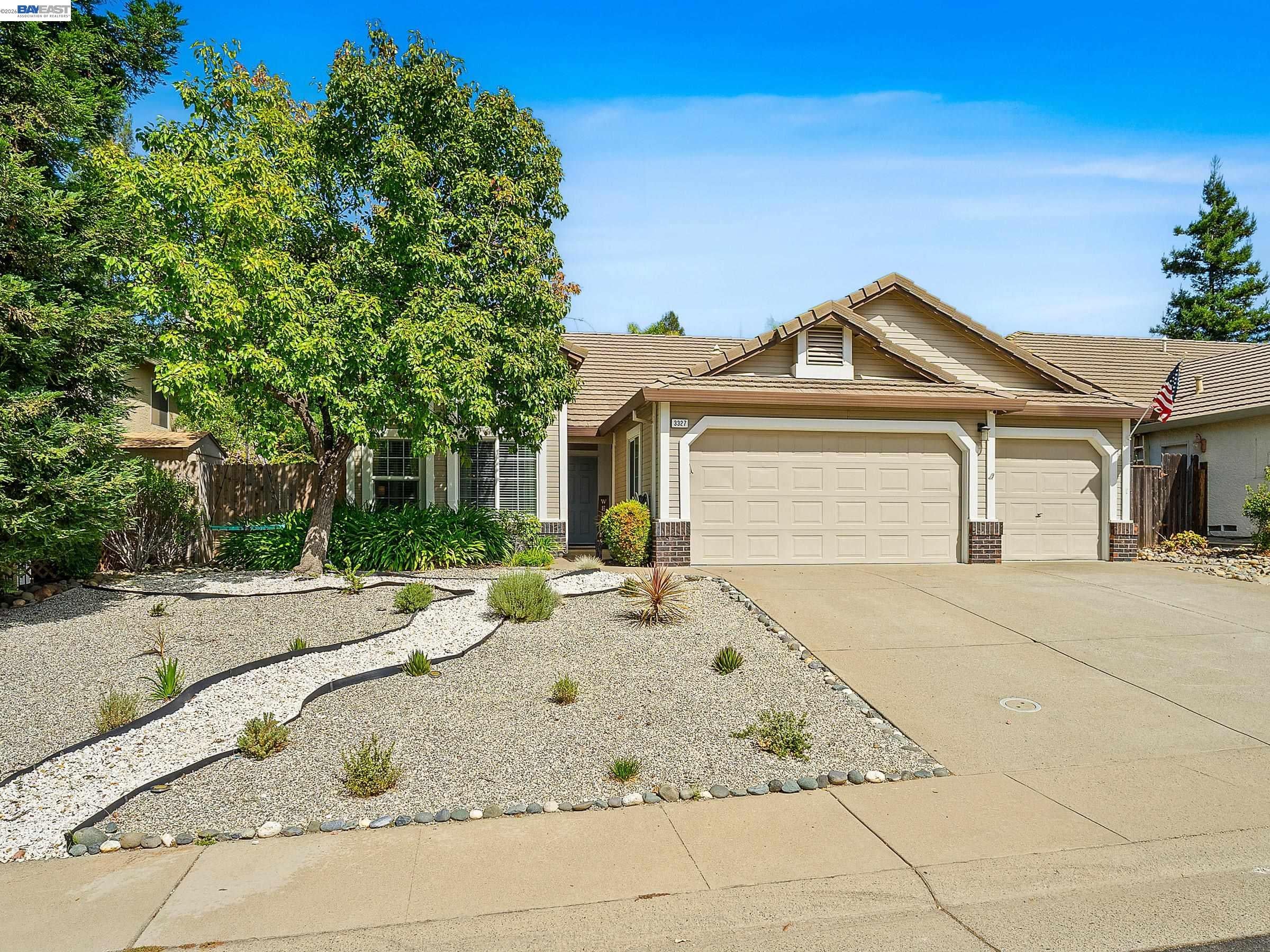 3327 Chapelle Dr — photo