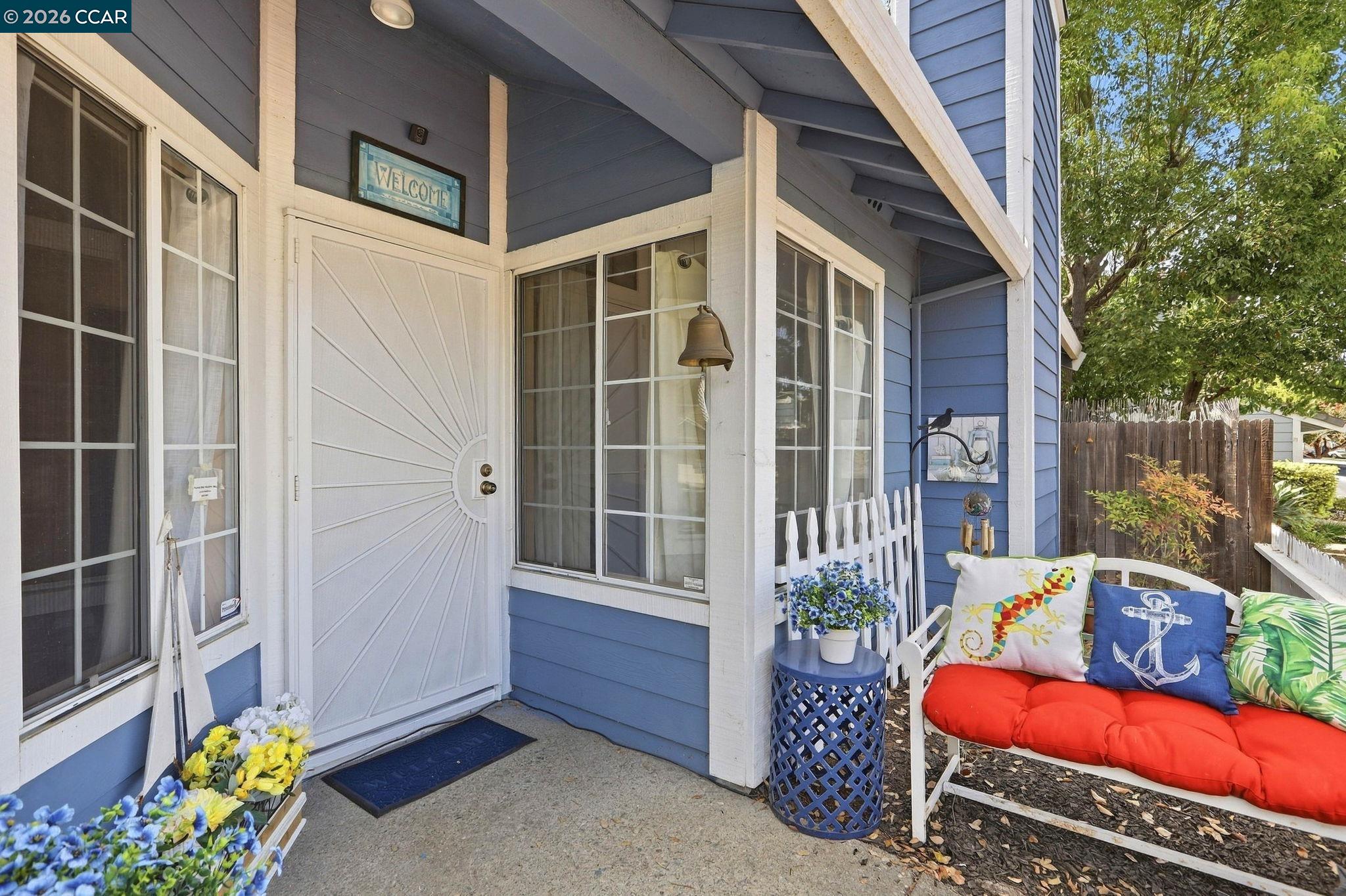 330 Aguilar Pl — photo