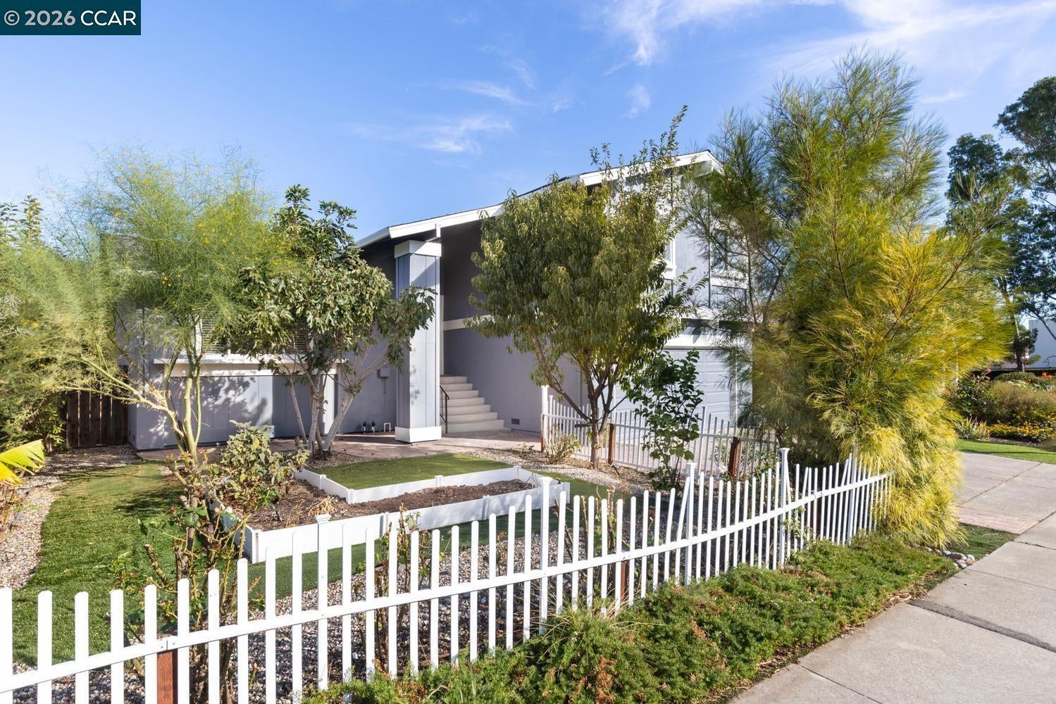 2225 Sierra Ct — photo
