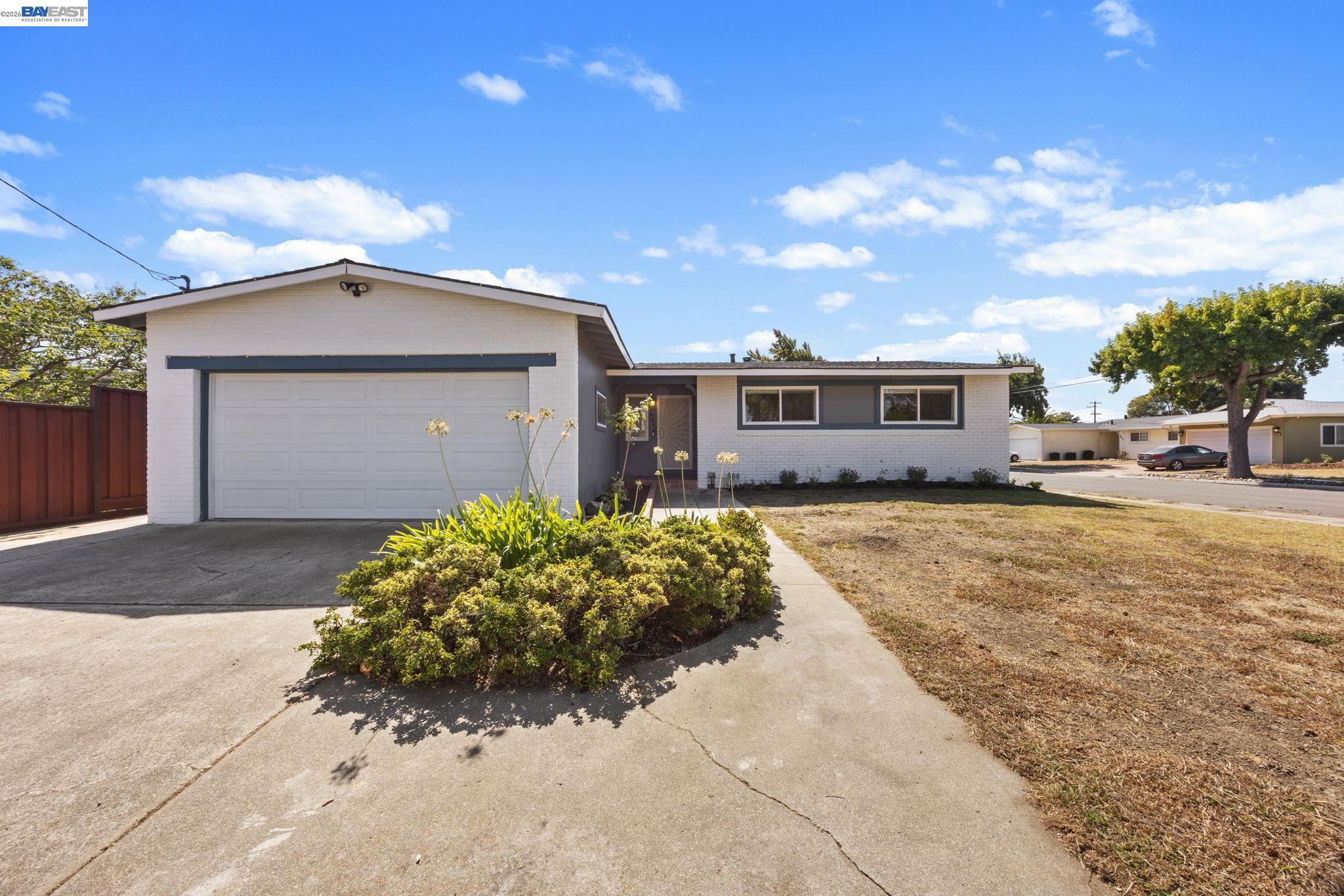 5582 Jonathan Dr — photo