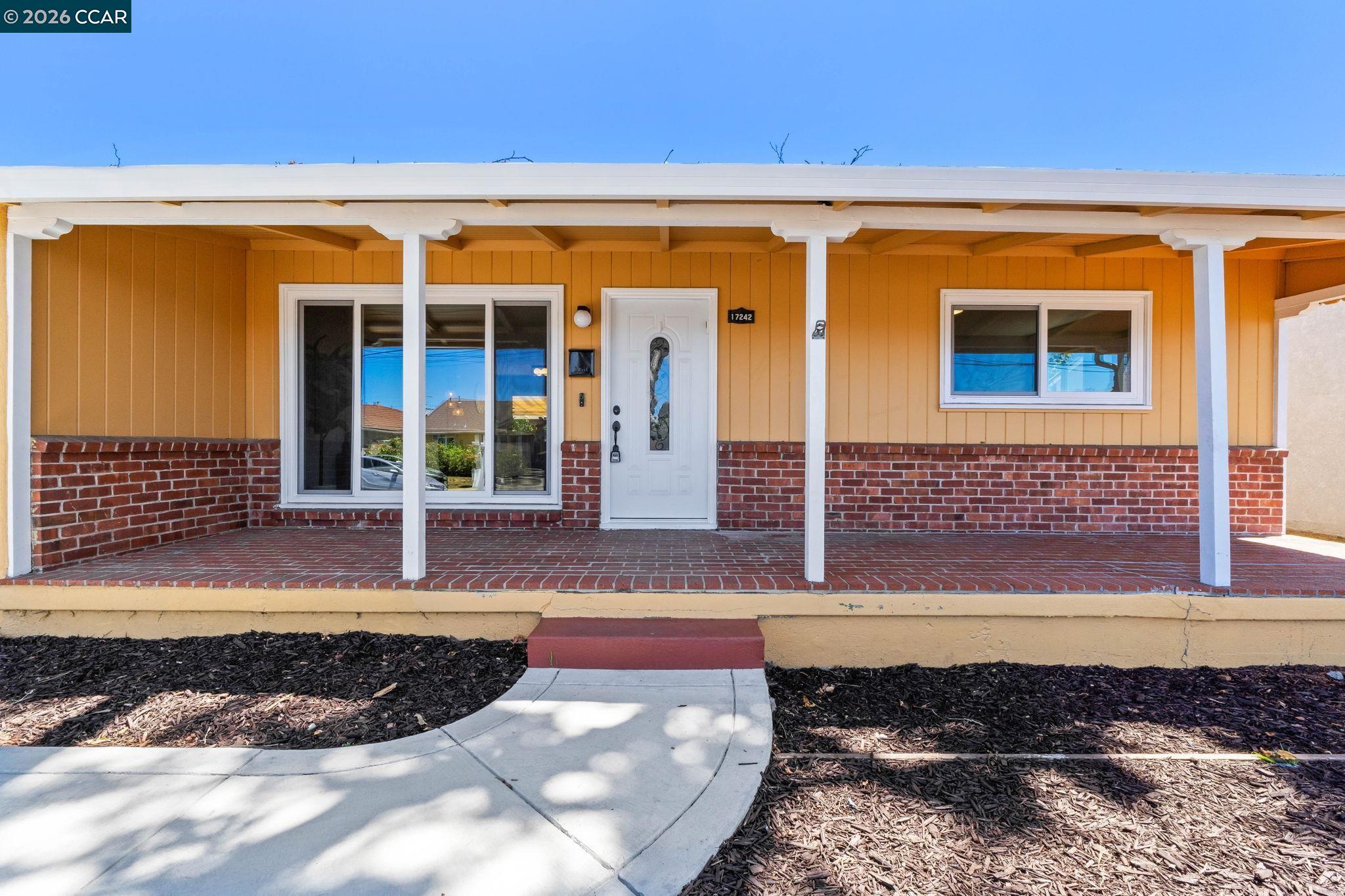 17242 Via El Cerrito — photo