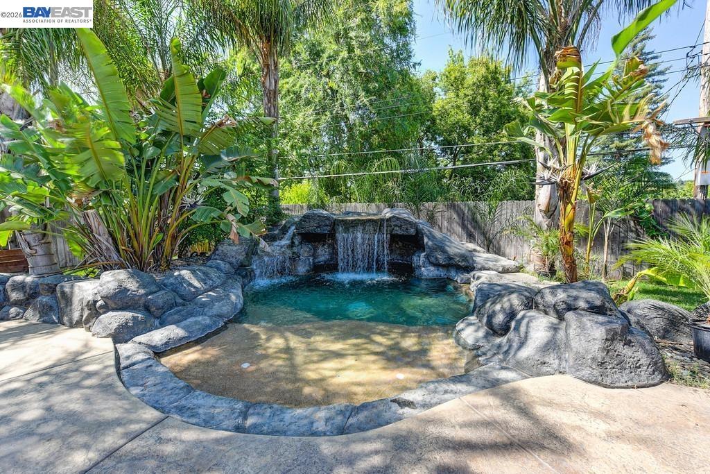 8545 Hilton Way — photo