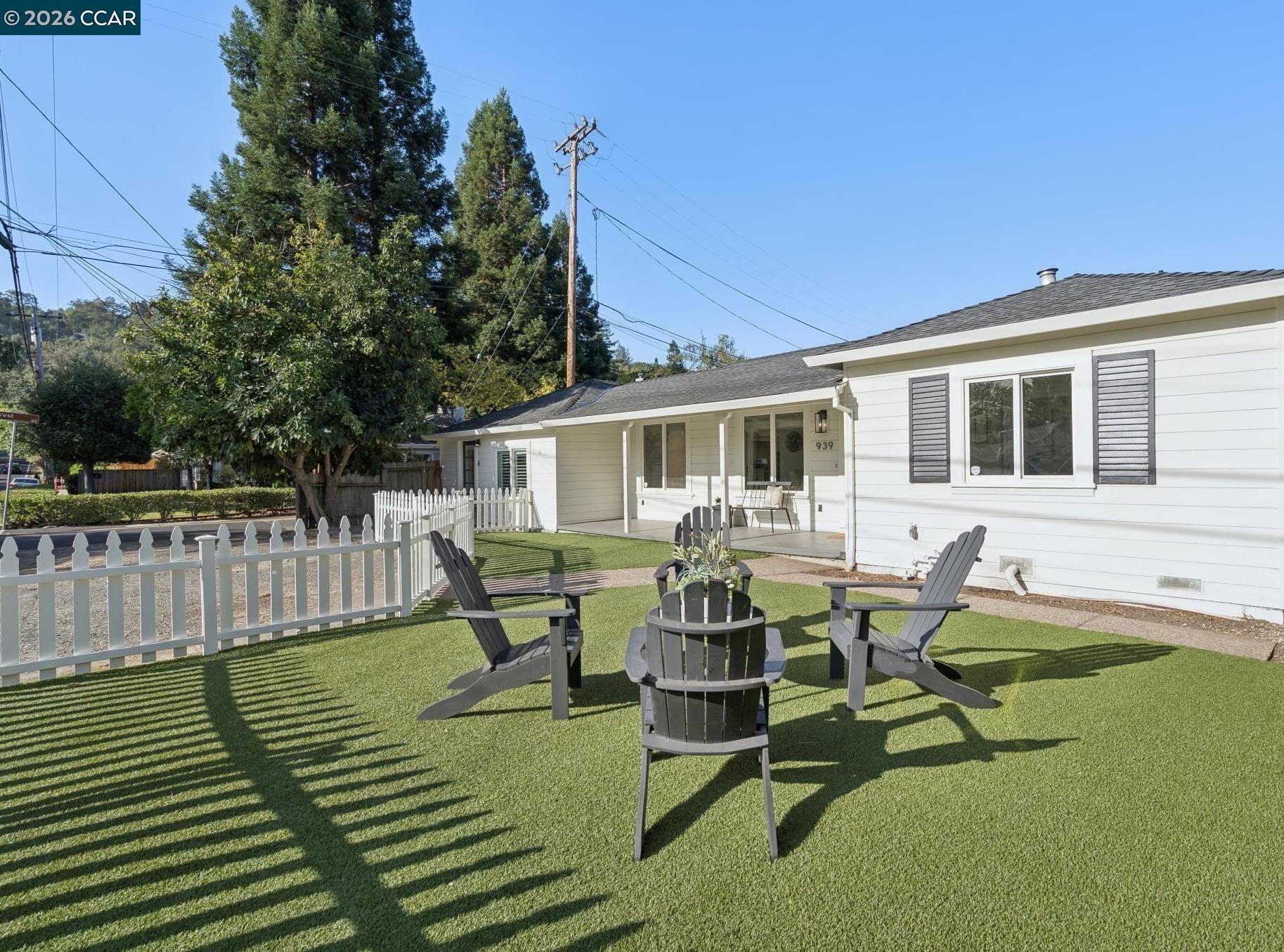 939 Mountain View Dr — photo