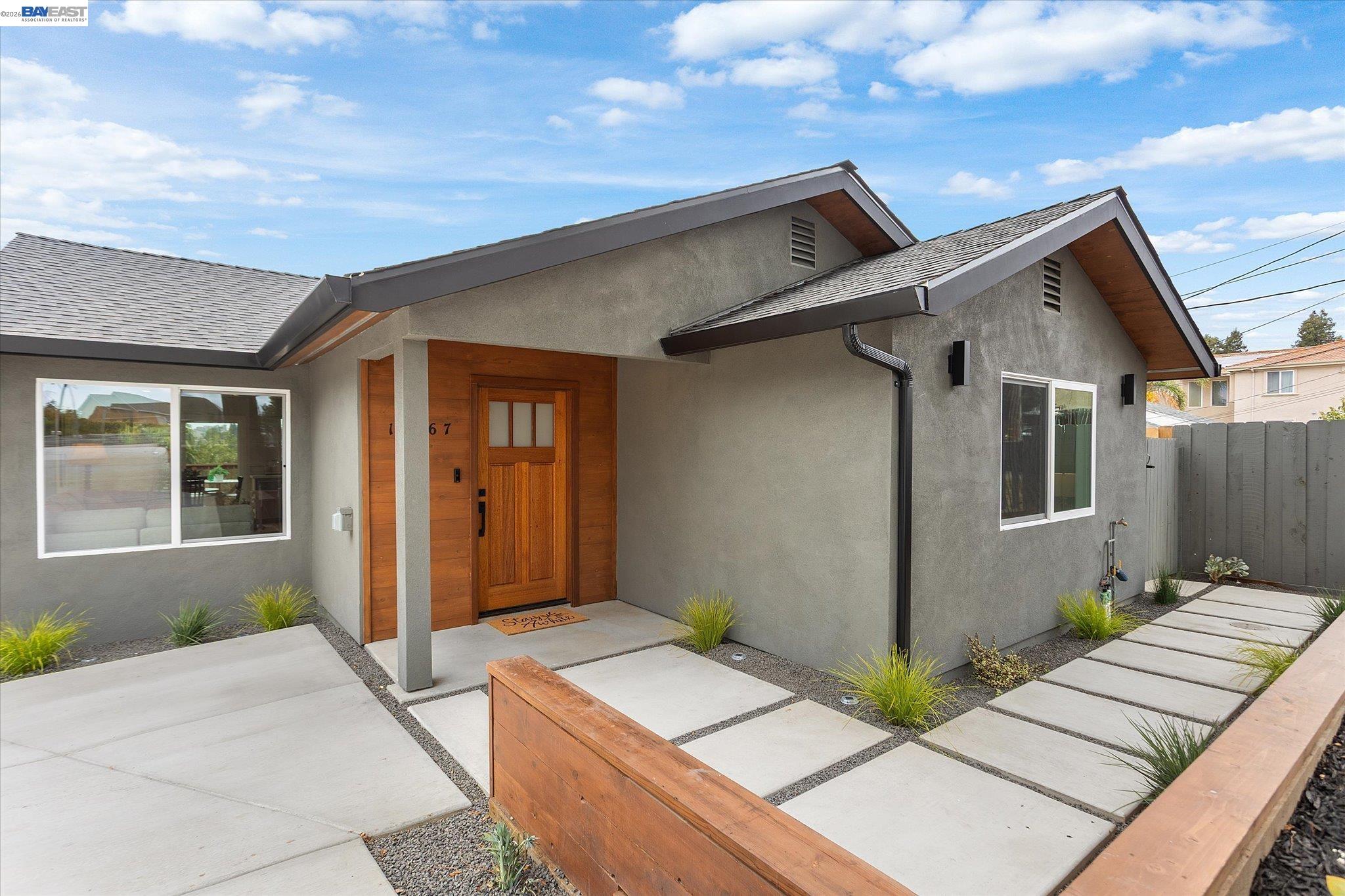 18367 Apricot Way — photo