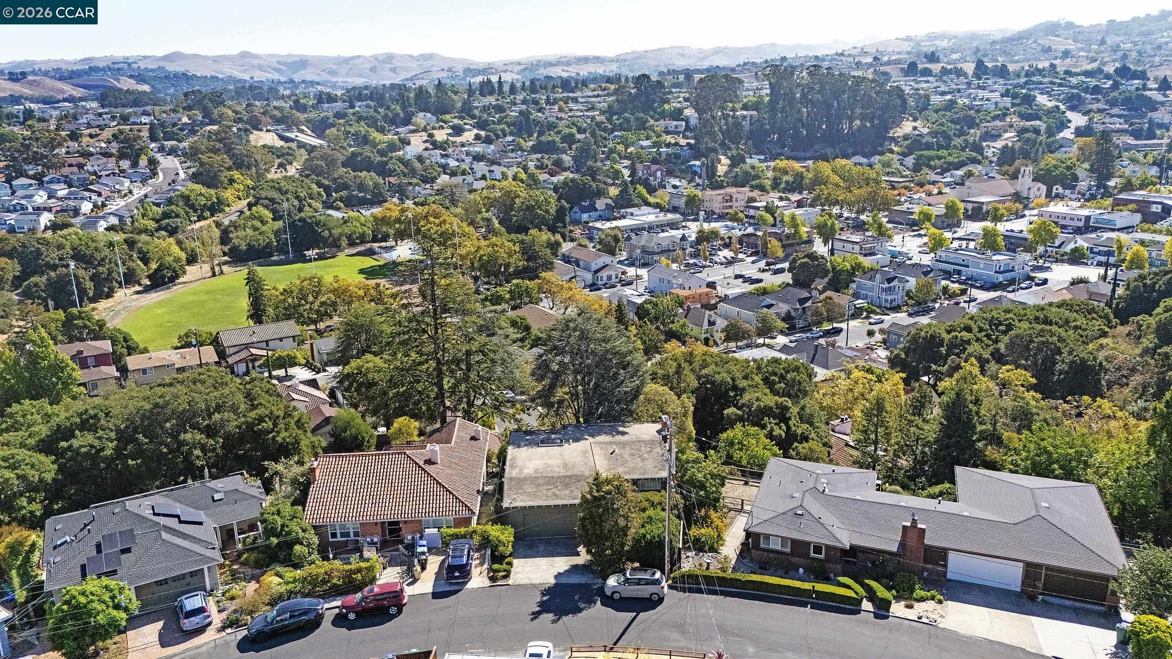 557 Summit Dr — photo