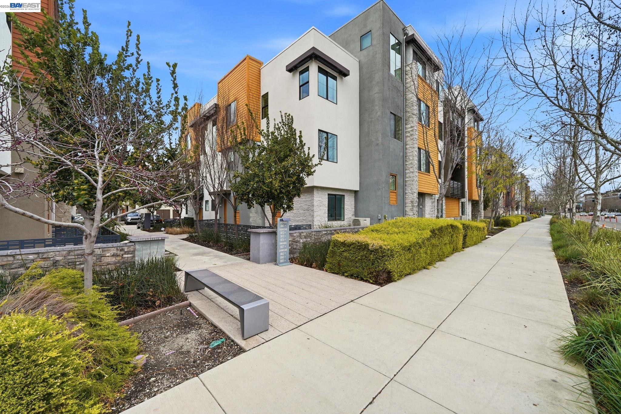 5862 Cadence Ave — photo