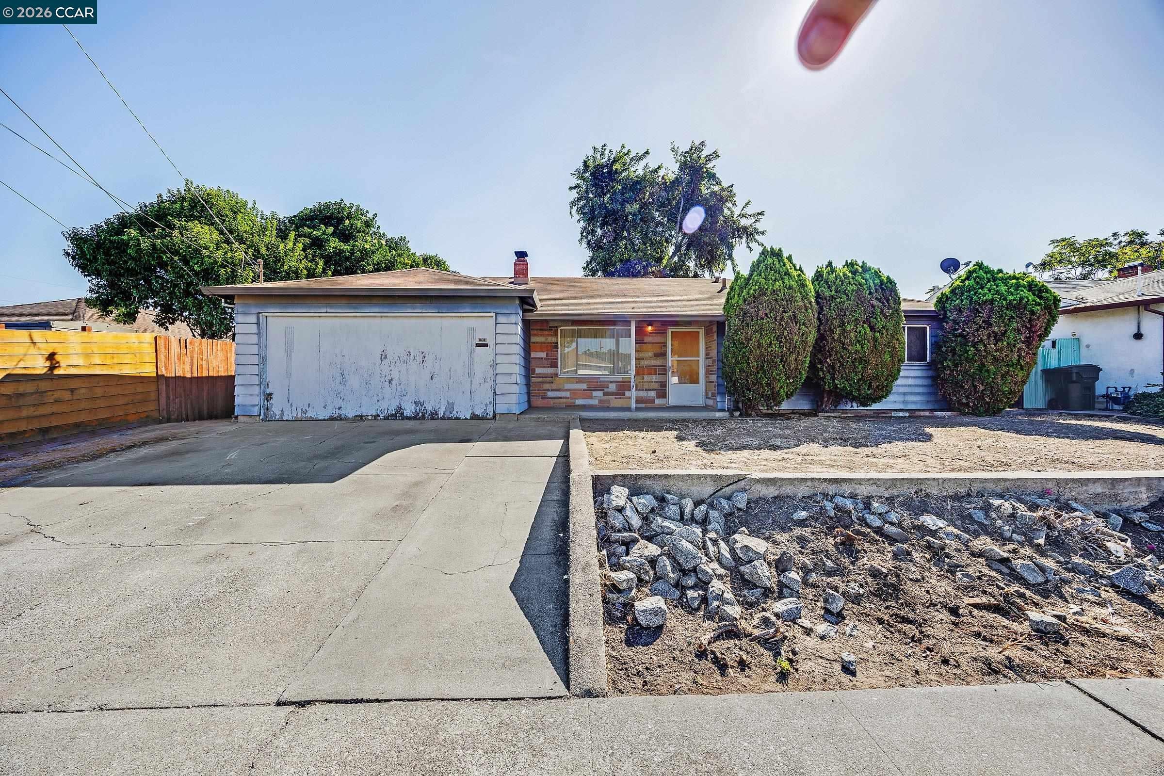 1909 Dennis Dr — photo