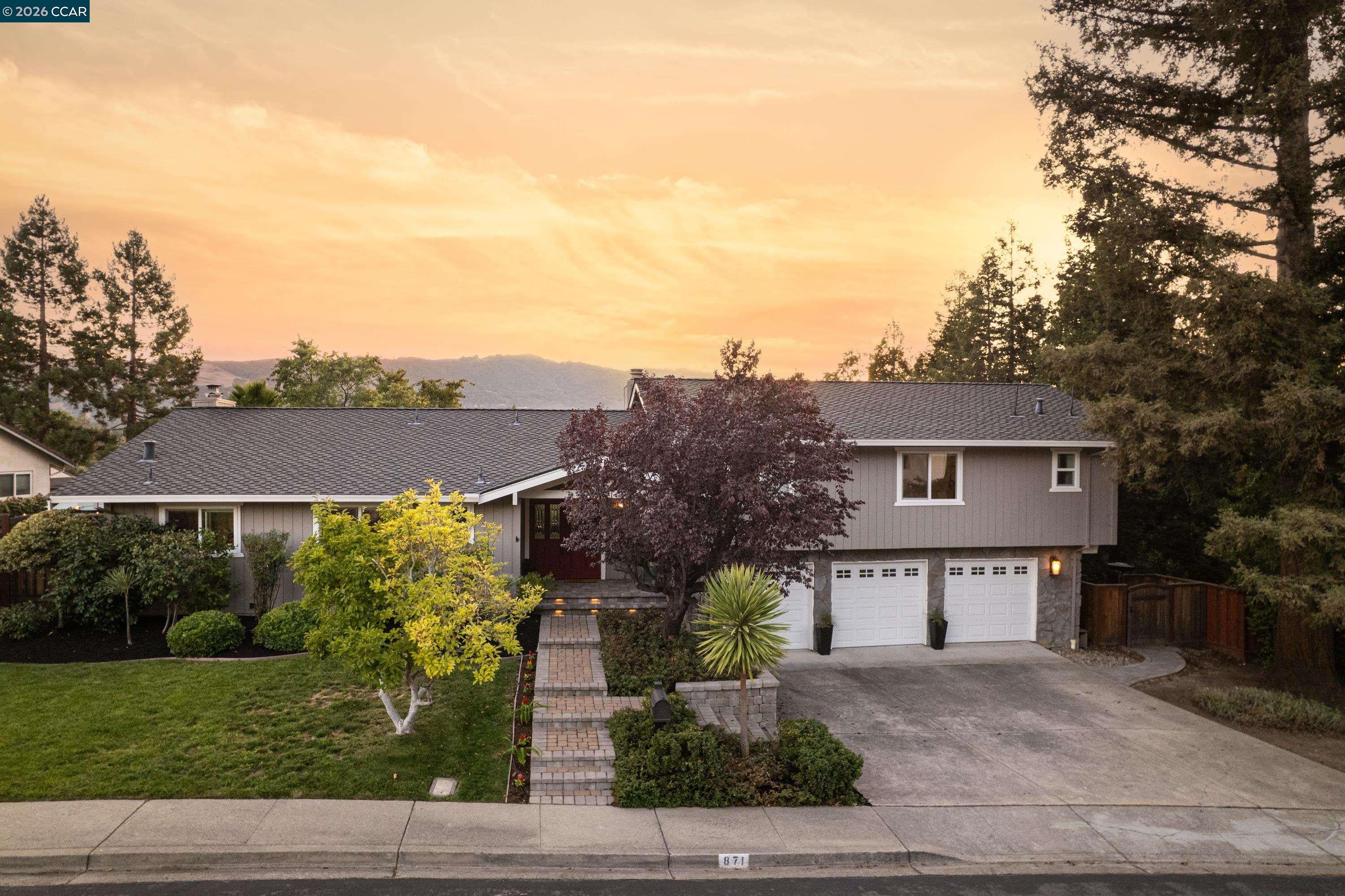 871 Richard Lane — photo
