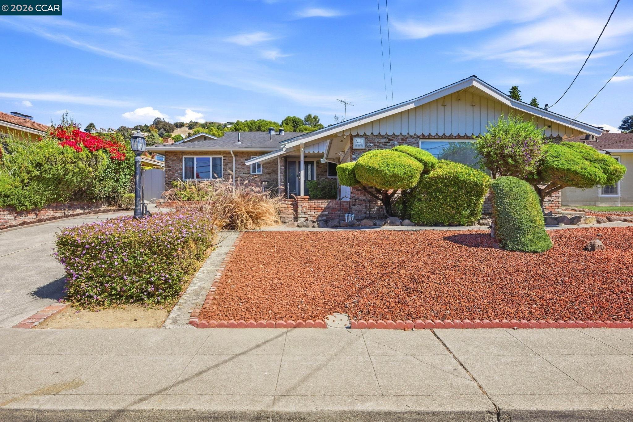 2520 Benedict Dr — photo
