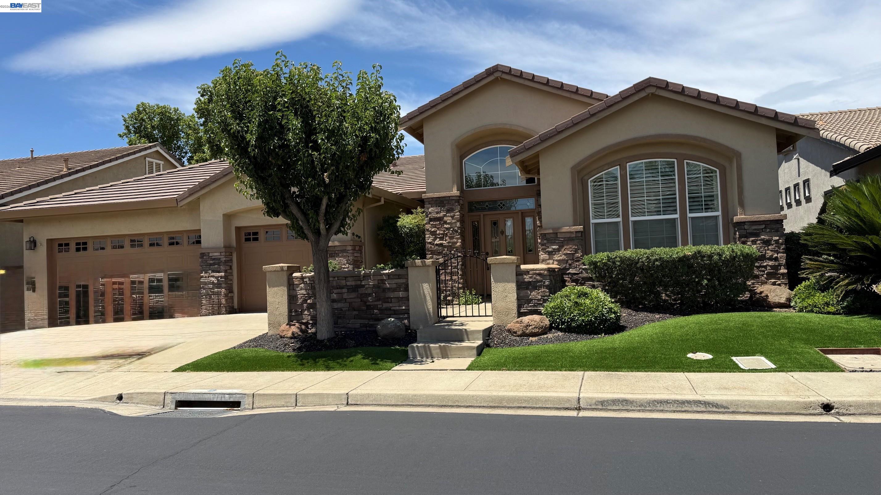 1117 Burghley Ln — photo