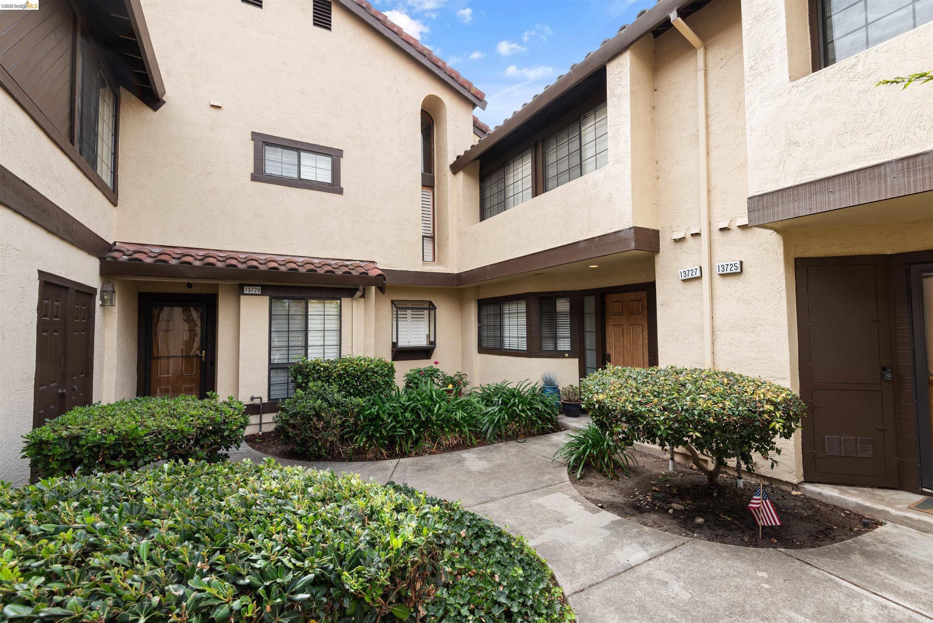 13727 Seagate — photo
