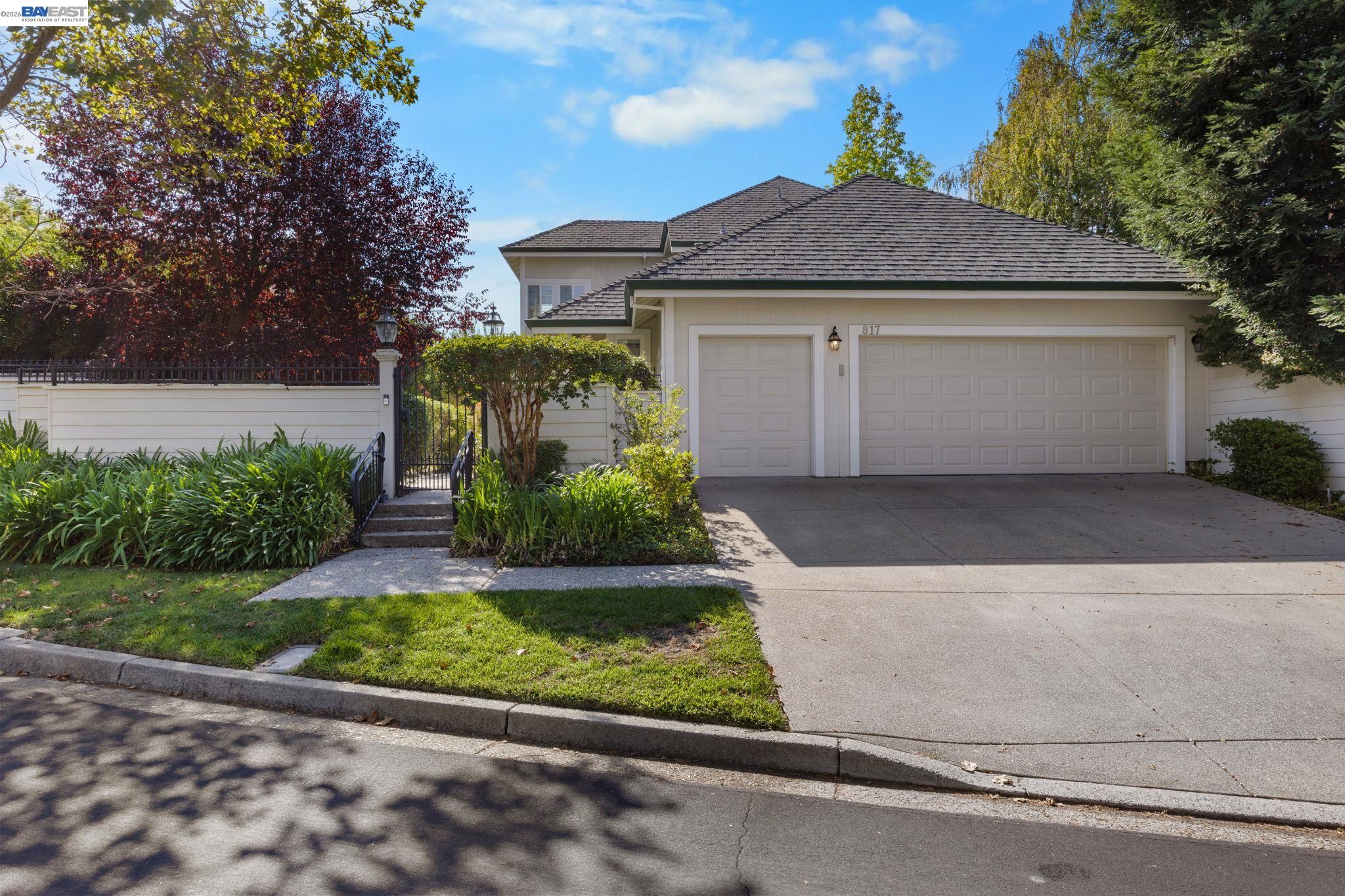 817 Redwood Dr — photo