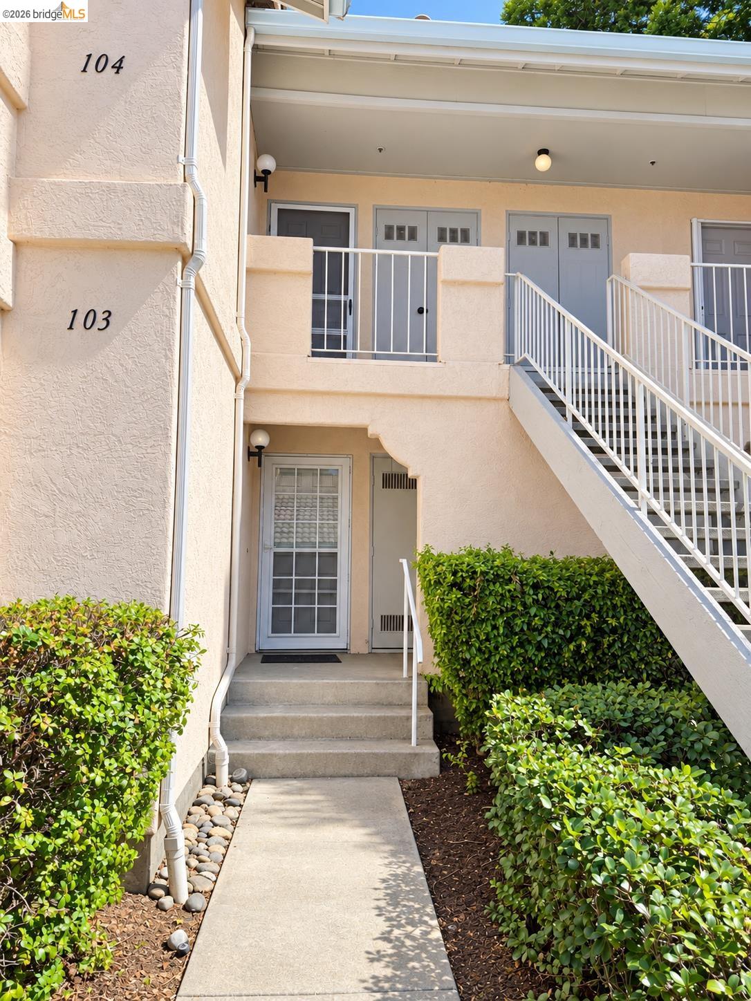 4763 Nicol Common 103 — photo
