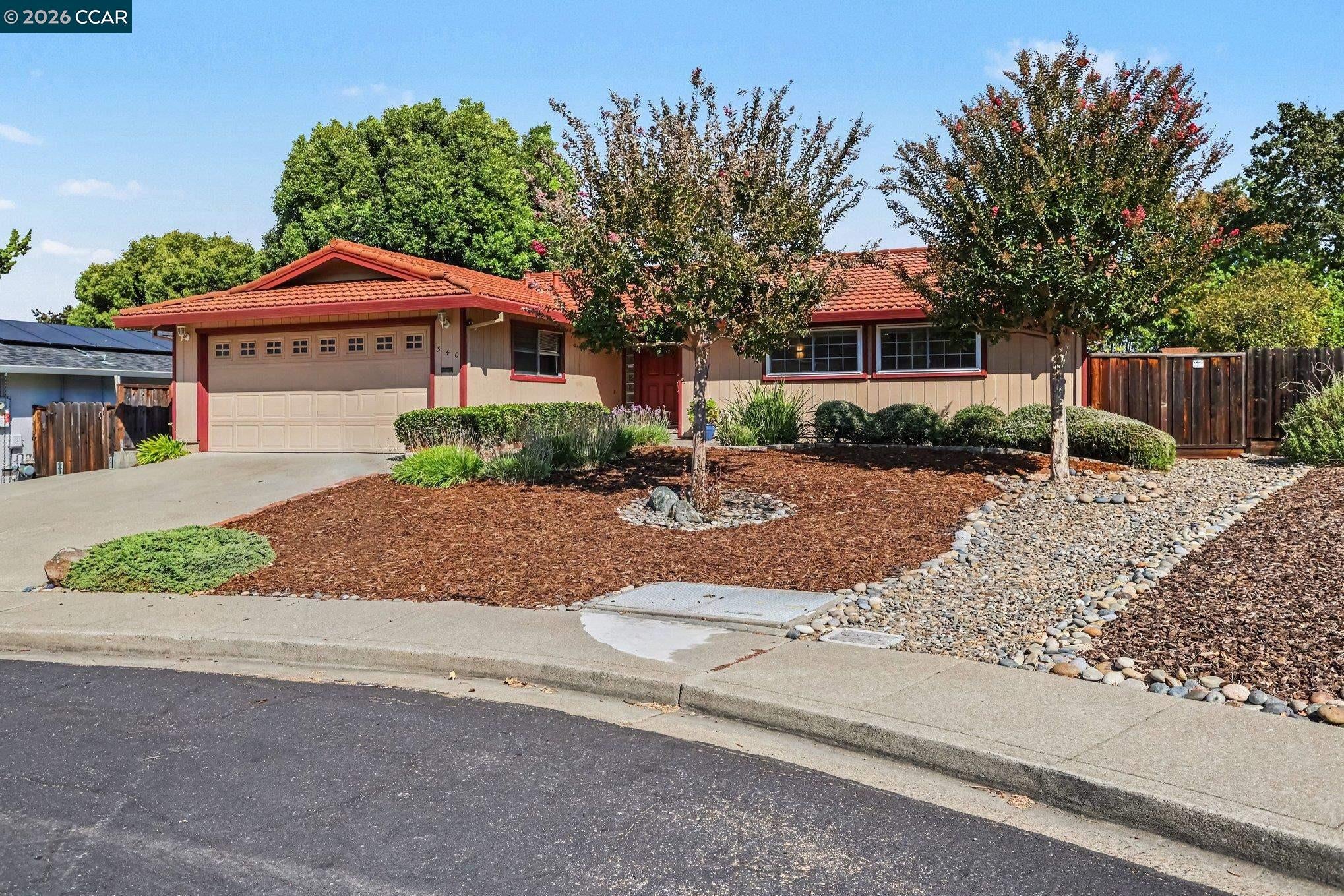 340 Greenway Dr — photo