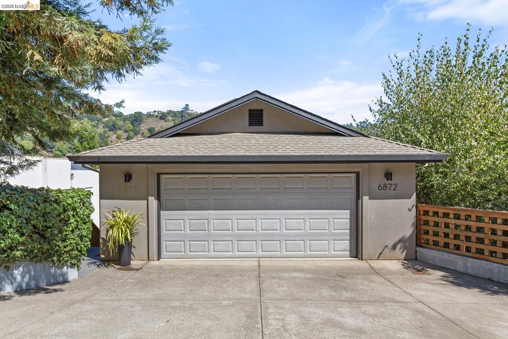 6872 Sherwick Dr, Berkeley, CA 94705 — photo 2