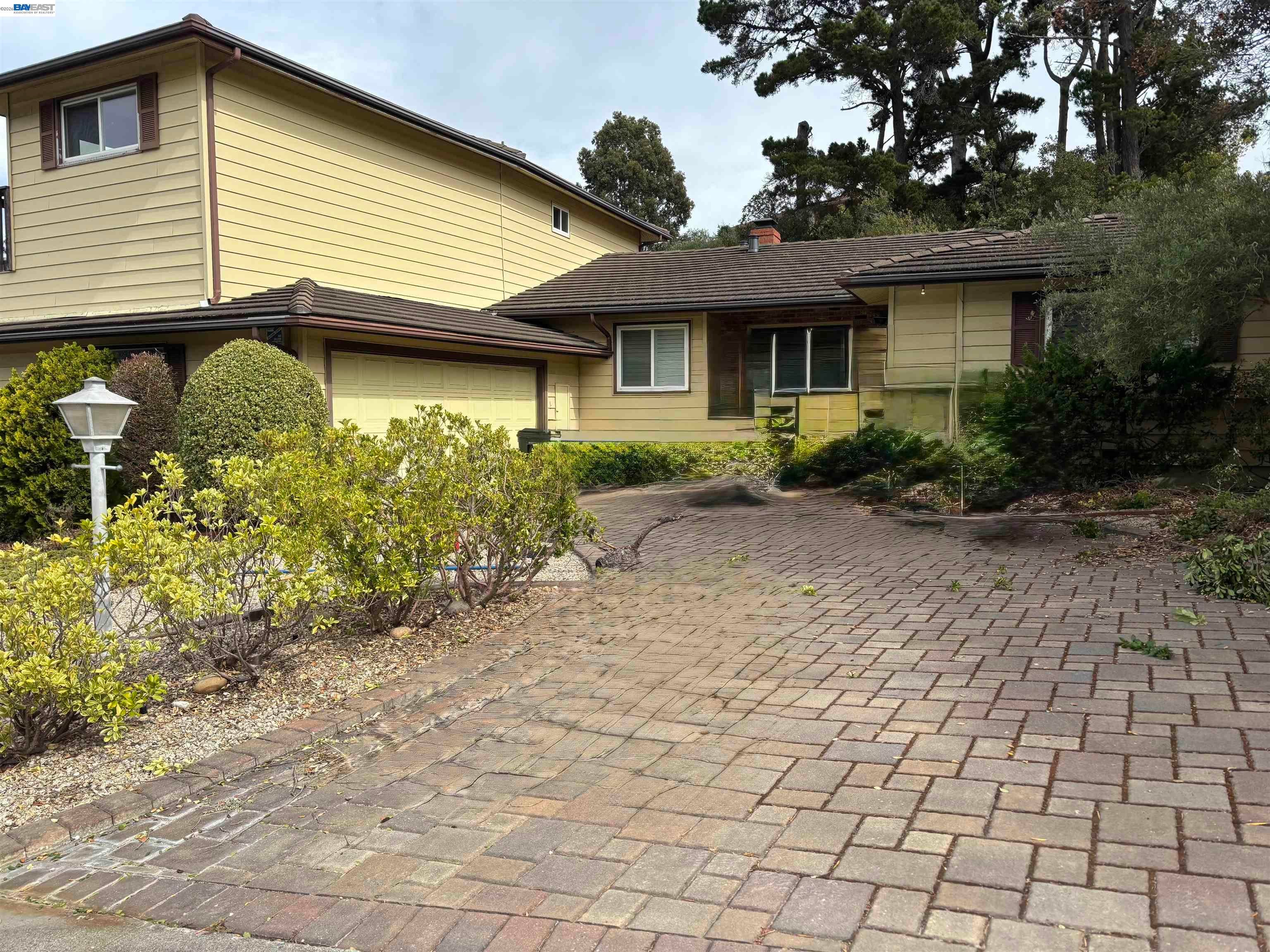 1319 Murchison Dr — photo