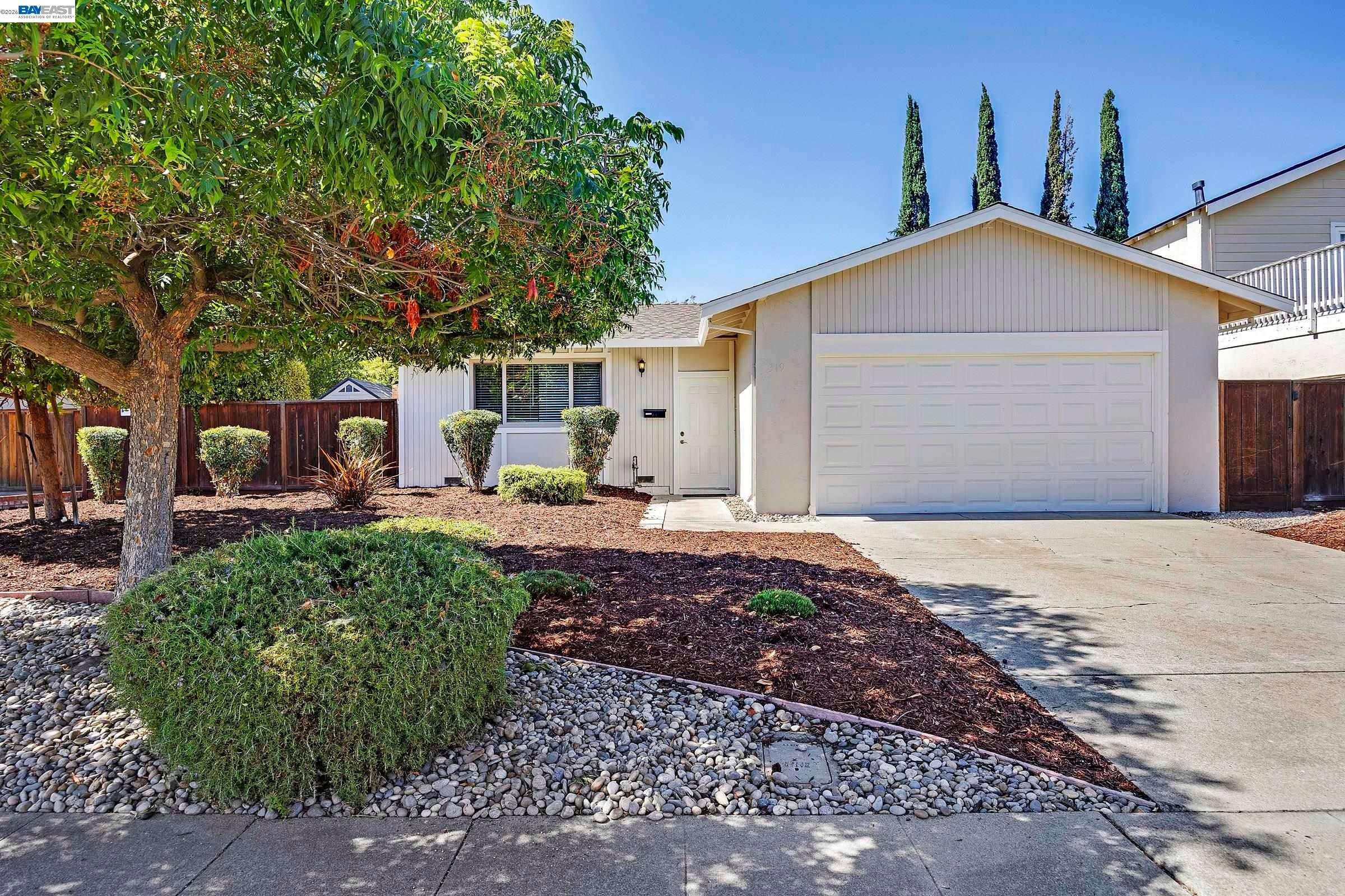 319 Elvira — photo