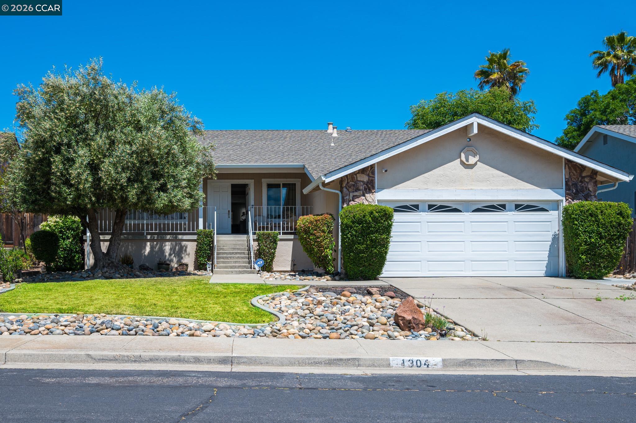 1304 Saddlehill Ln — photo