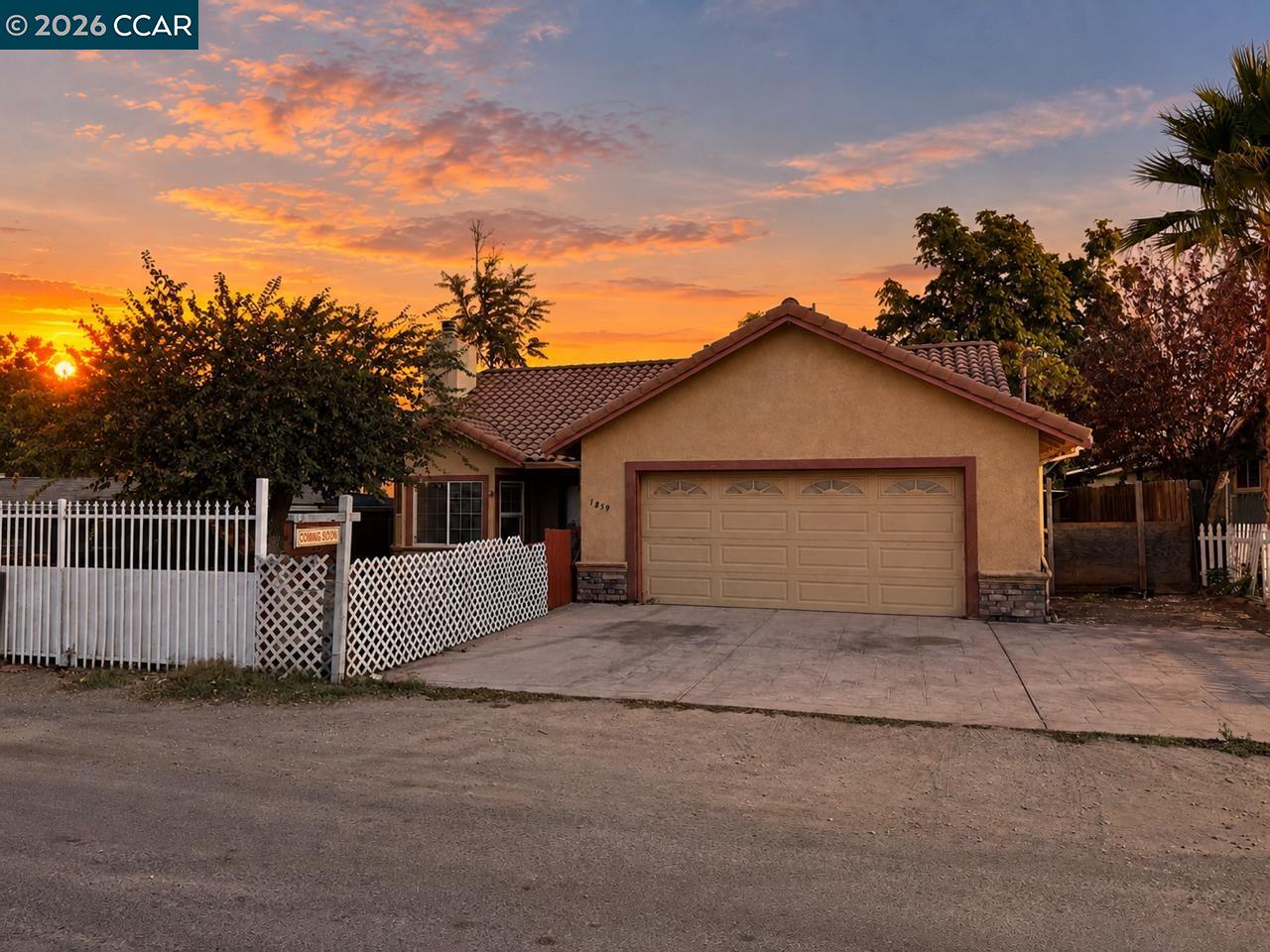 1859 Vine Ln — photo