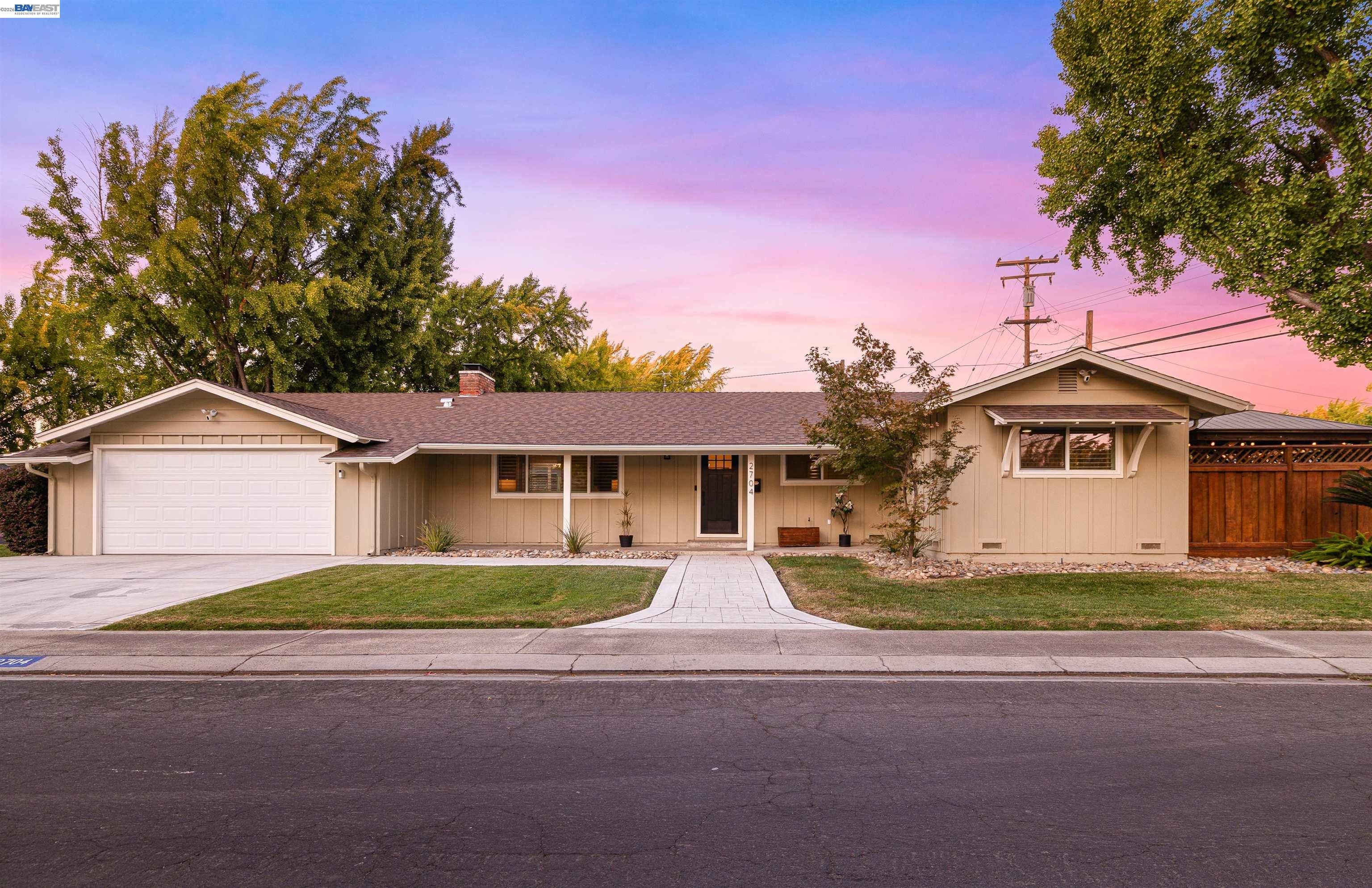 2704 Hampshire Lane — photo