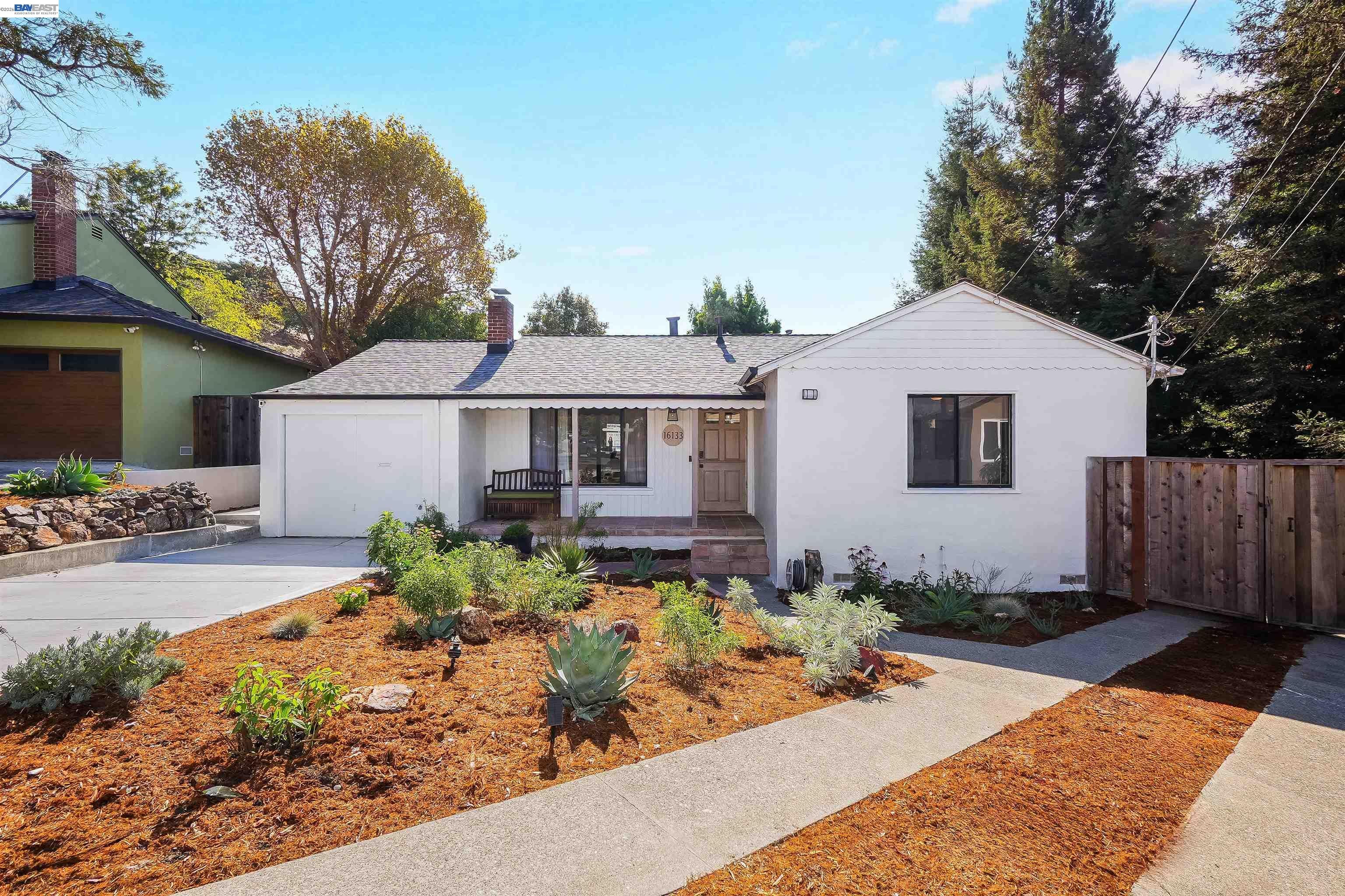 16133 Berkshire Dr — photo