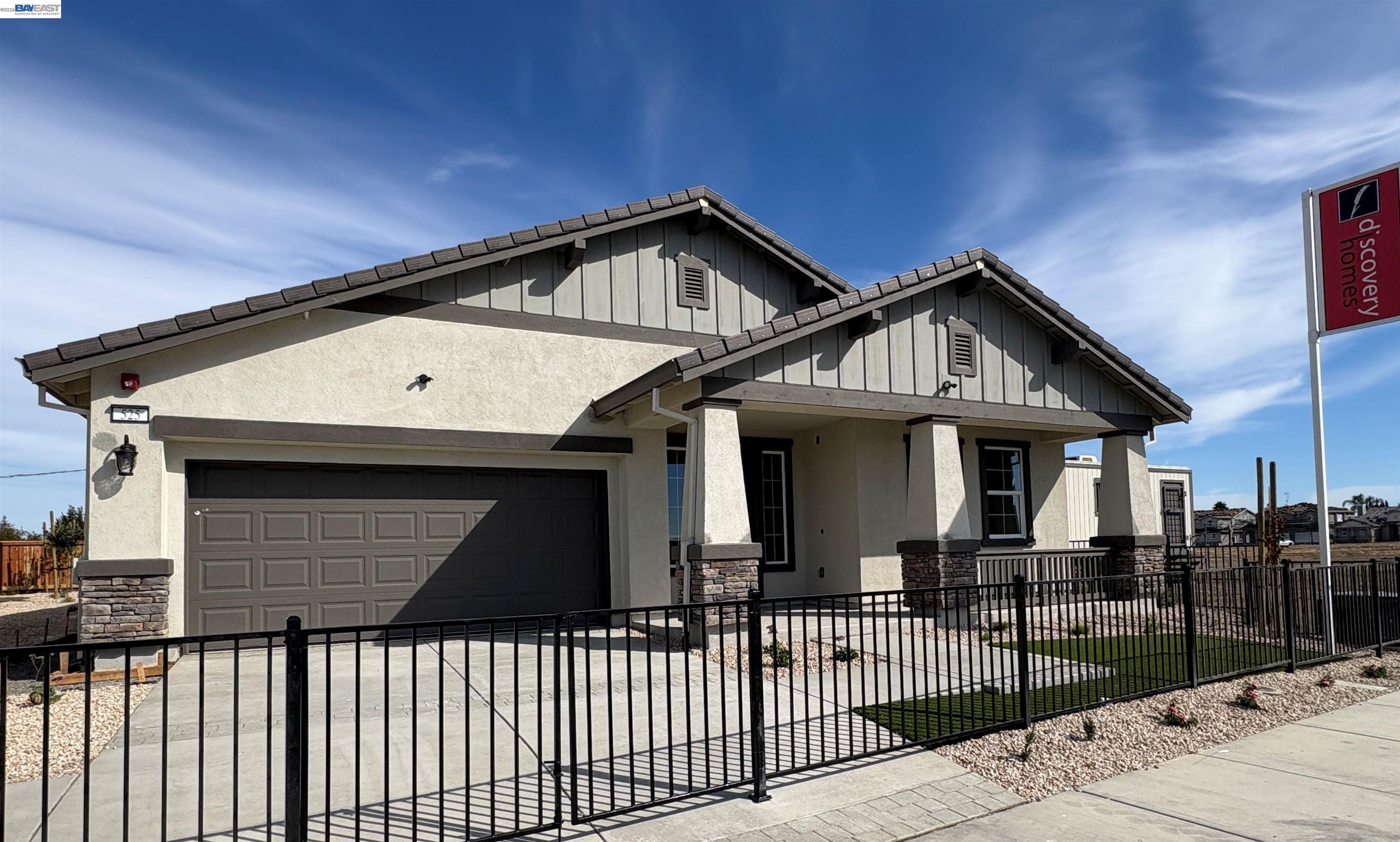 325 Maverick Drive — photo