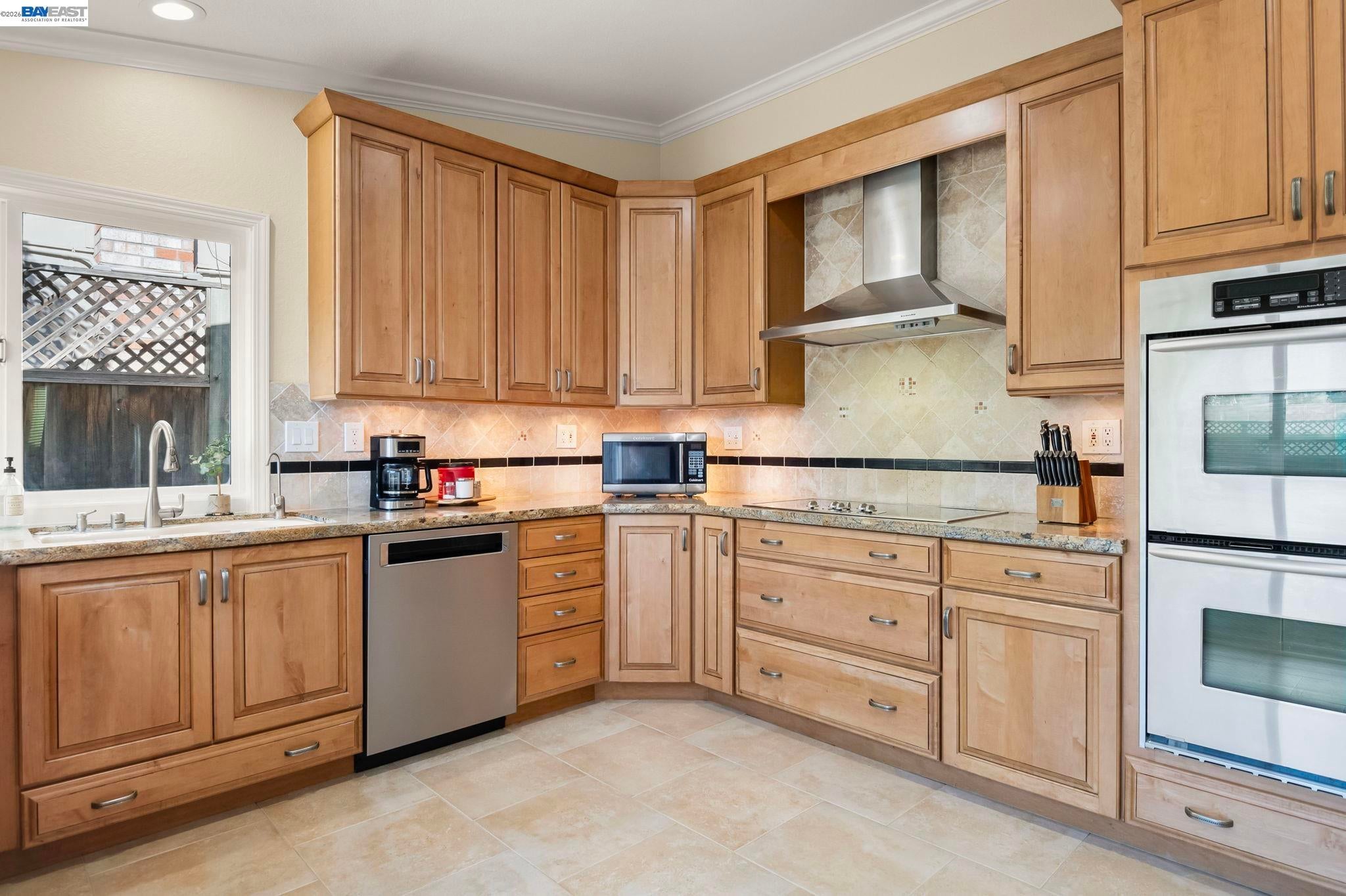 225 Preston Ct — photo