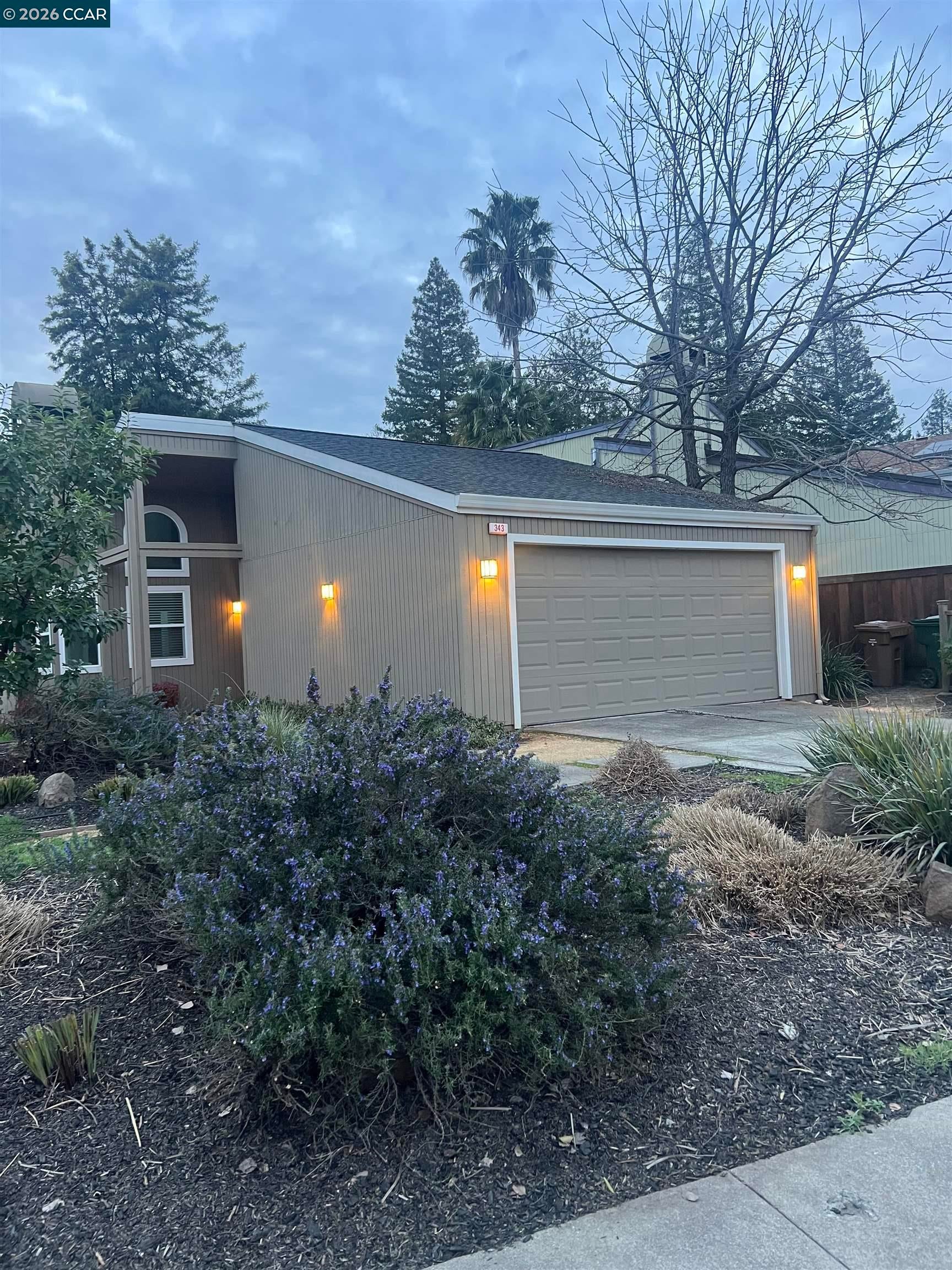 343 Flaming Oak Dr — photo