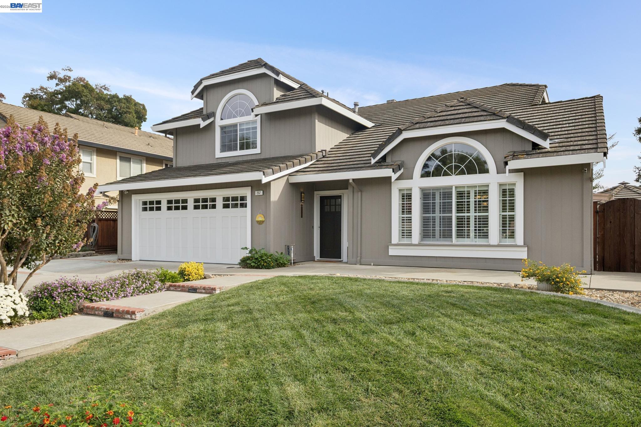 257 Summertree Dr — photo