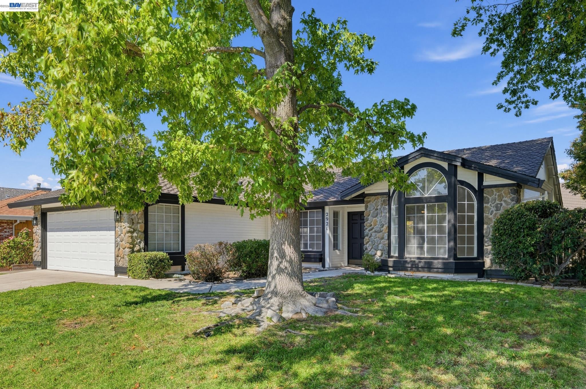 2921 Meadow Hawk Way — photo