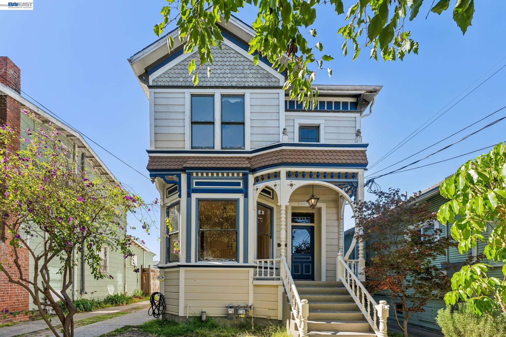1715 Bay St — photo